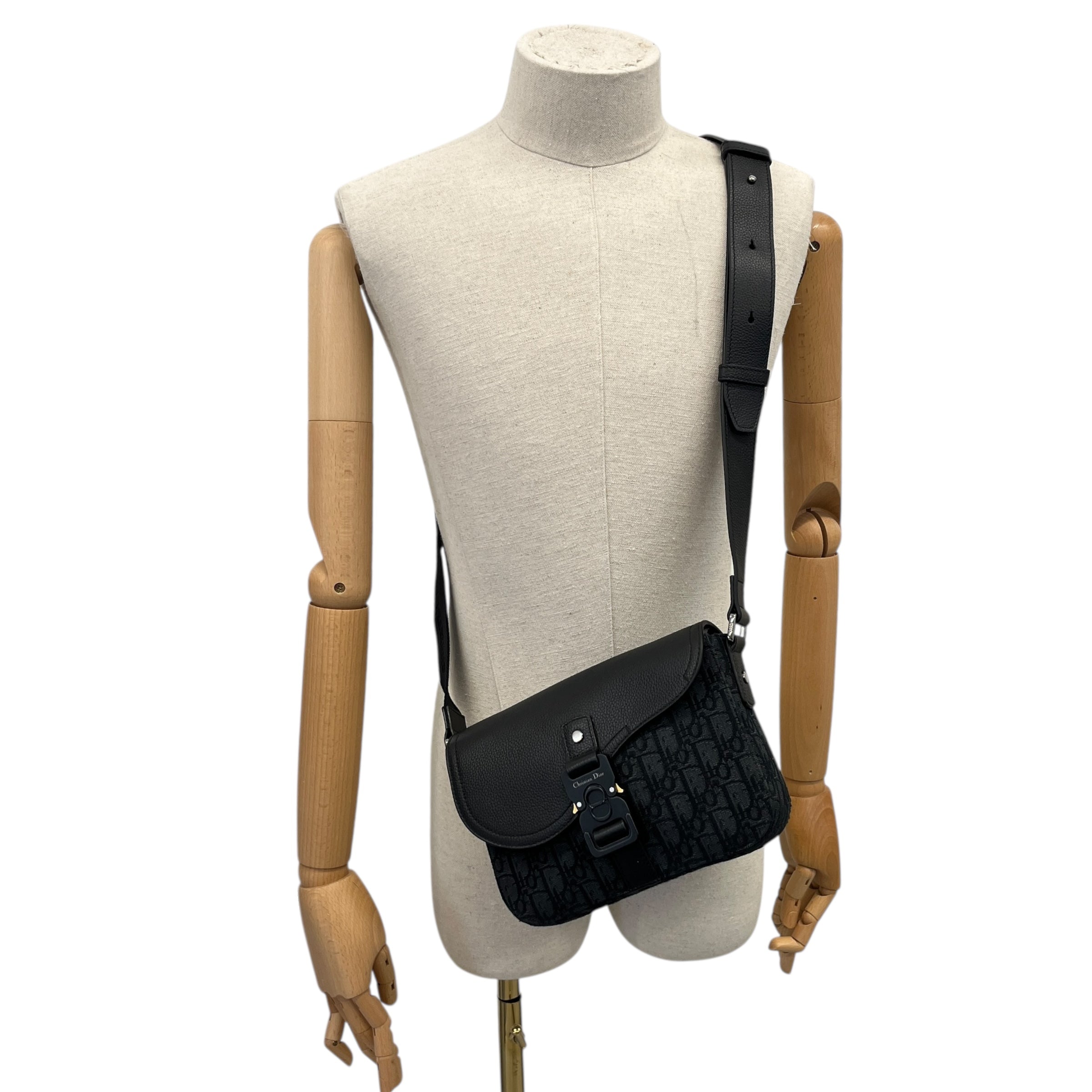 Men's Small Saddle Messenger Bag Black