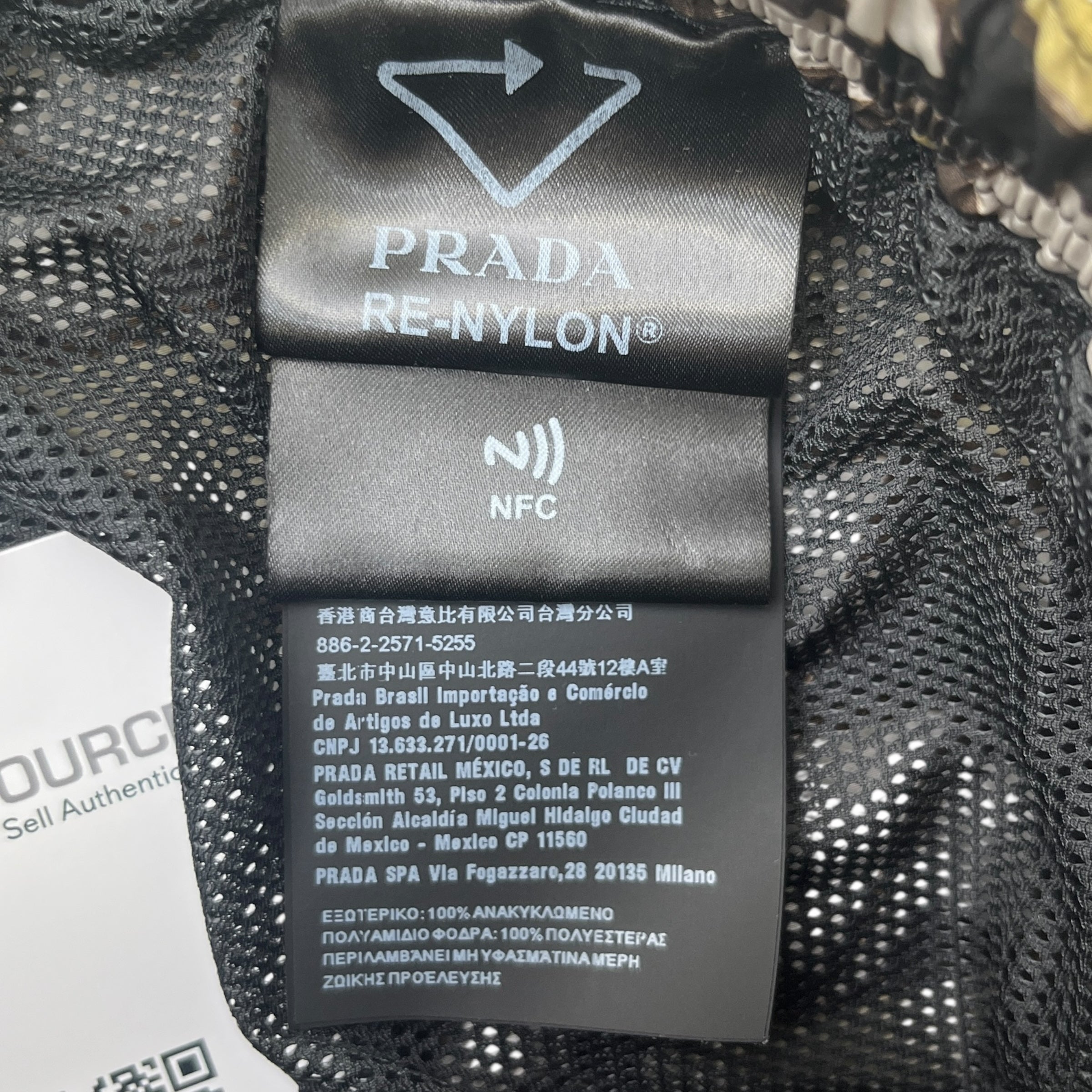 Men's Re-Nylon Geometric Plaque Swim Shorts Black Size W32 / IT 48