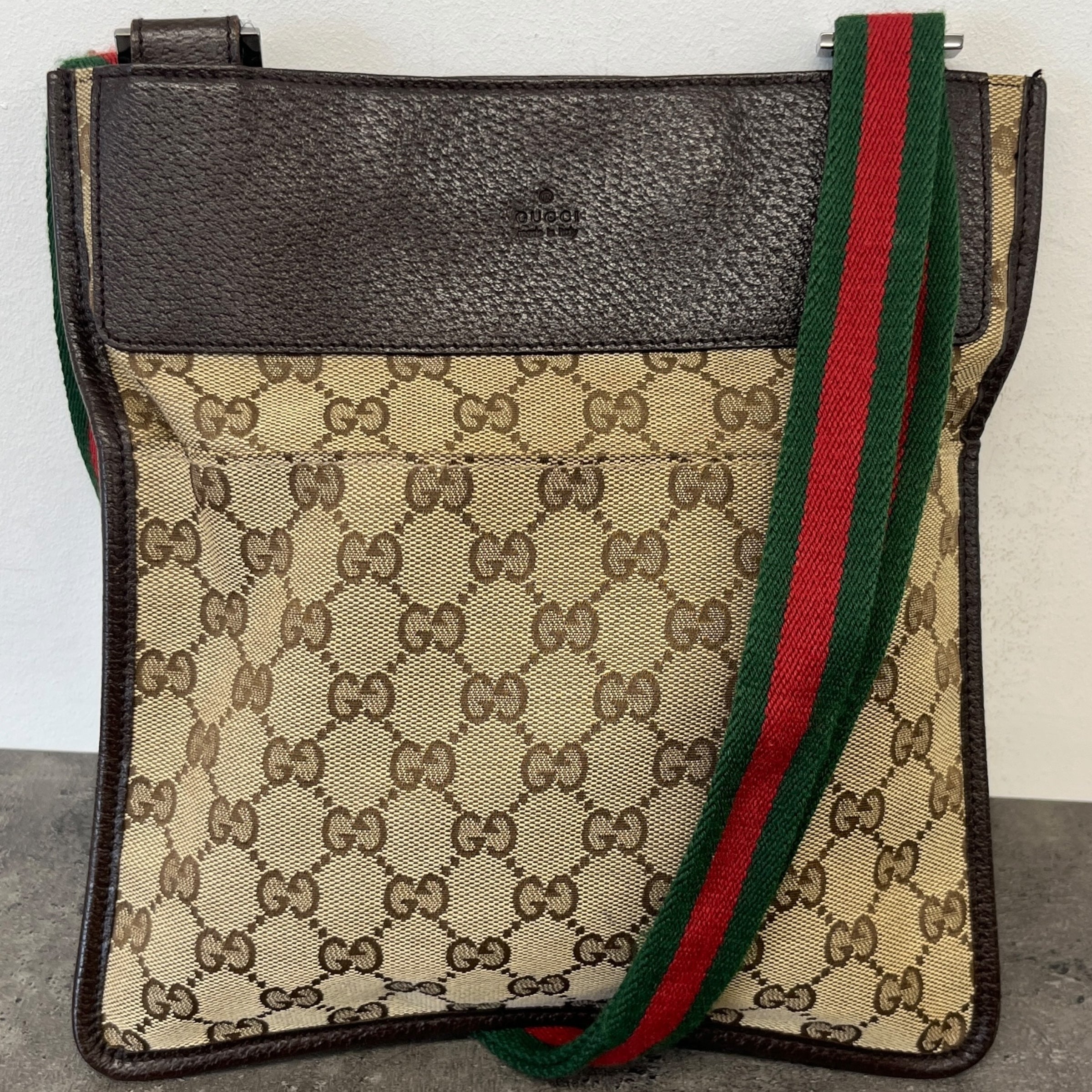 Men's Gg Supreme Messenger Bag Brown