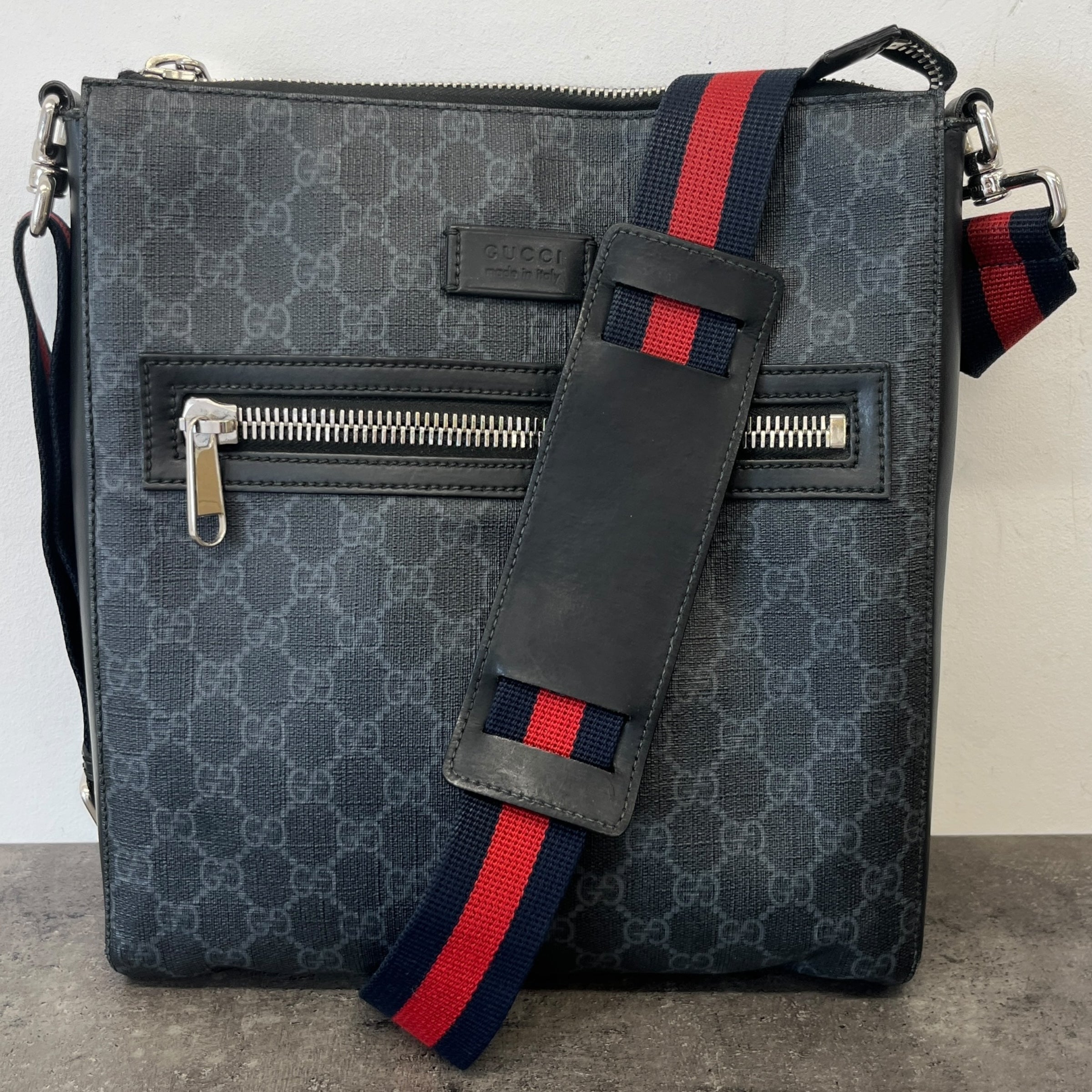 Men's Gg Supreme Web Messenger Bag Black