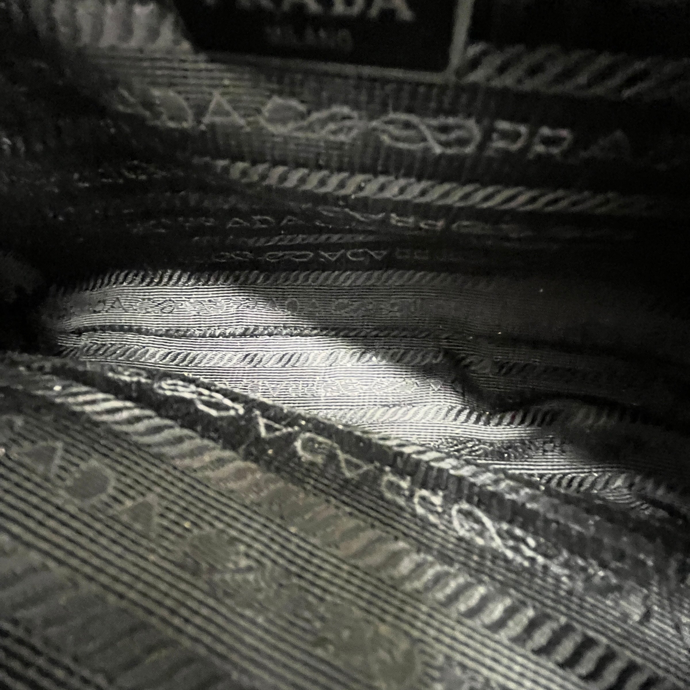 Women's Re-Edition 2005 Re-Nylon Handbag Black