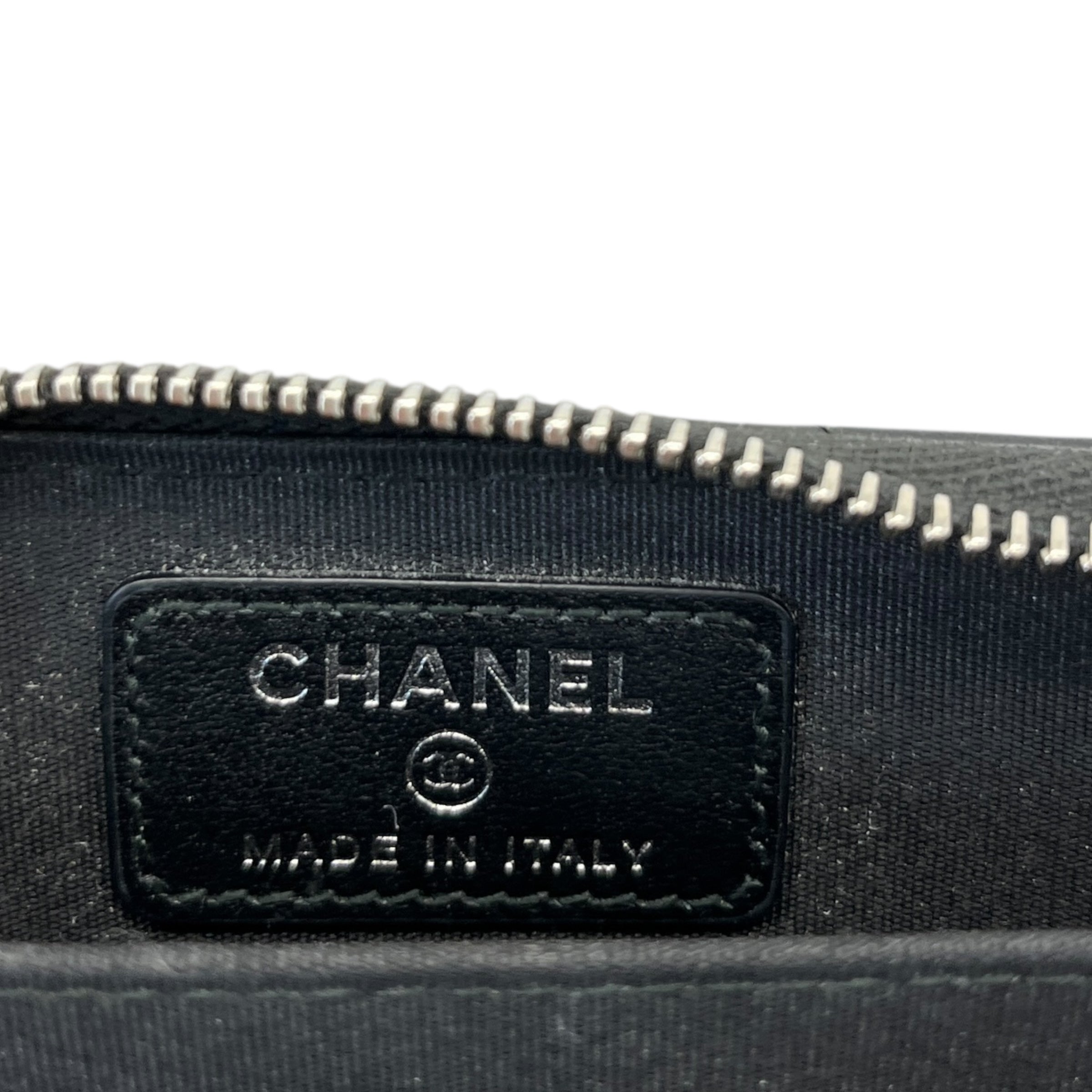 Women's Quilted Zip Around Tassel Purse Black