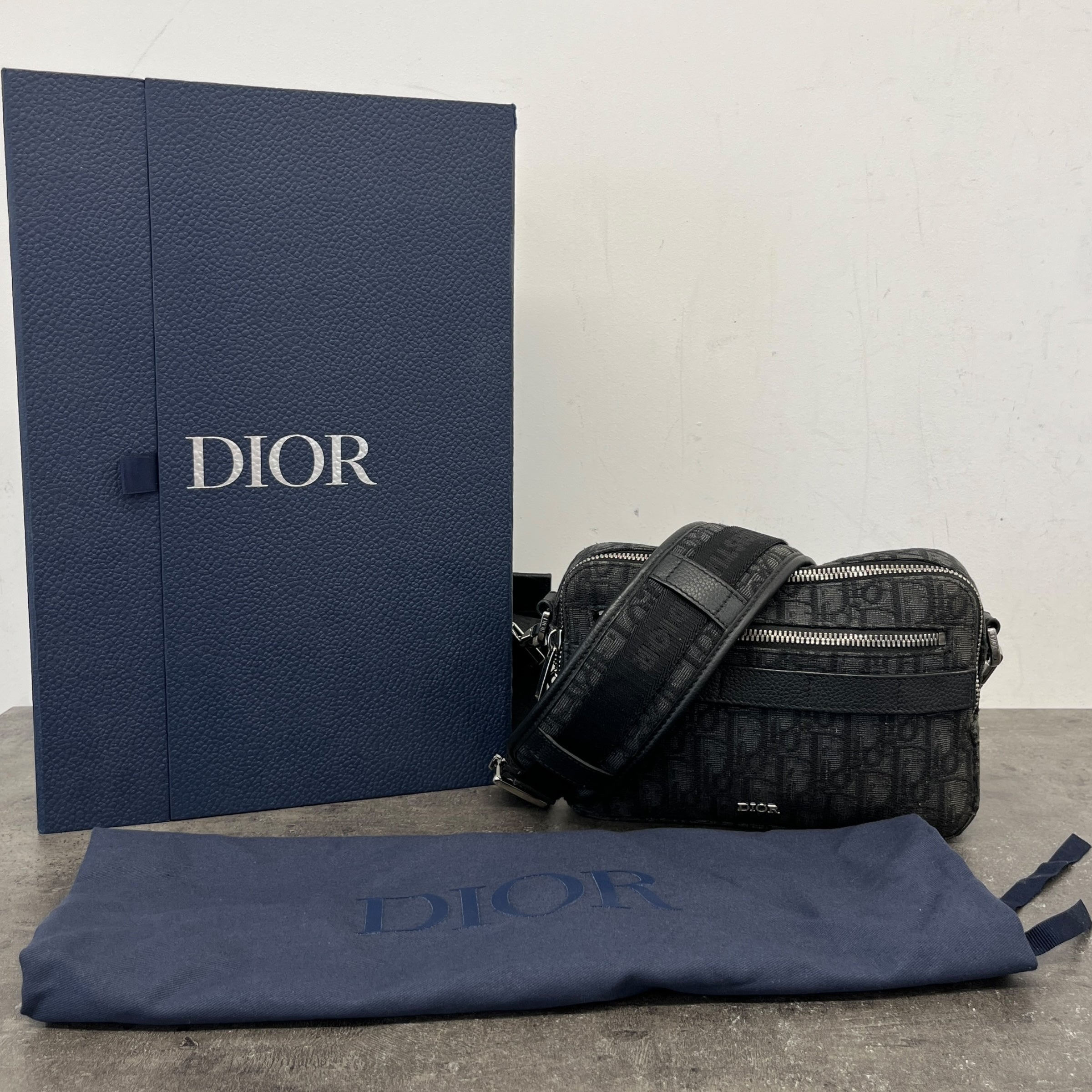 Men's Safari Oblique Messenger Bag Grey