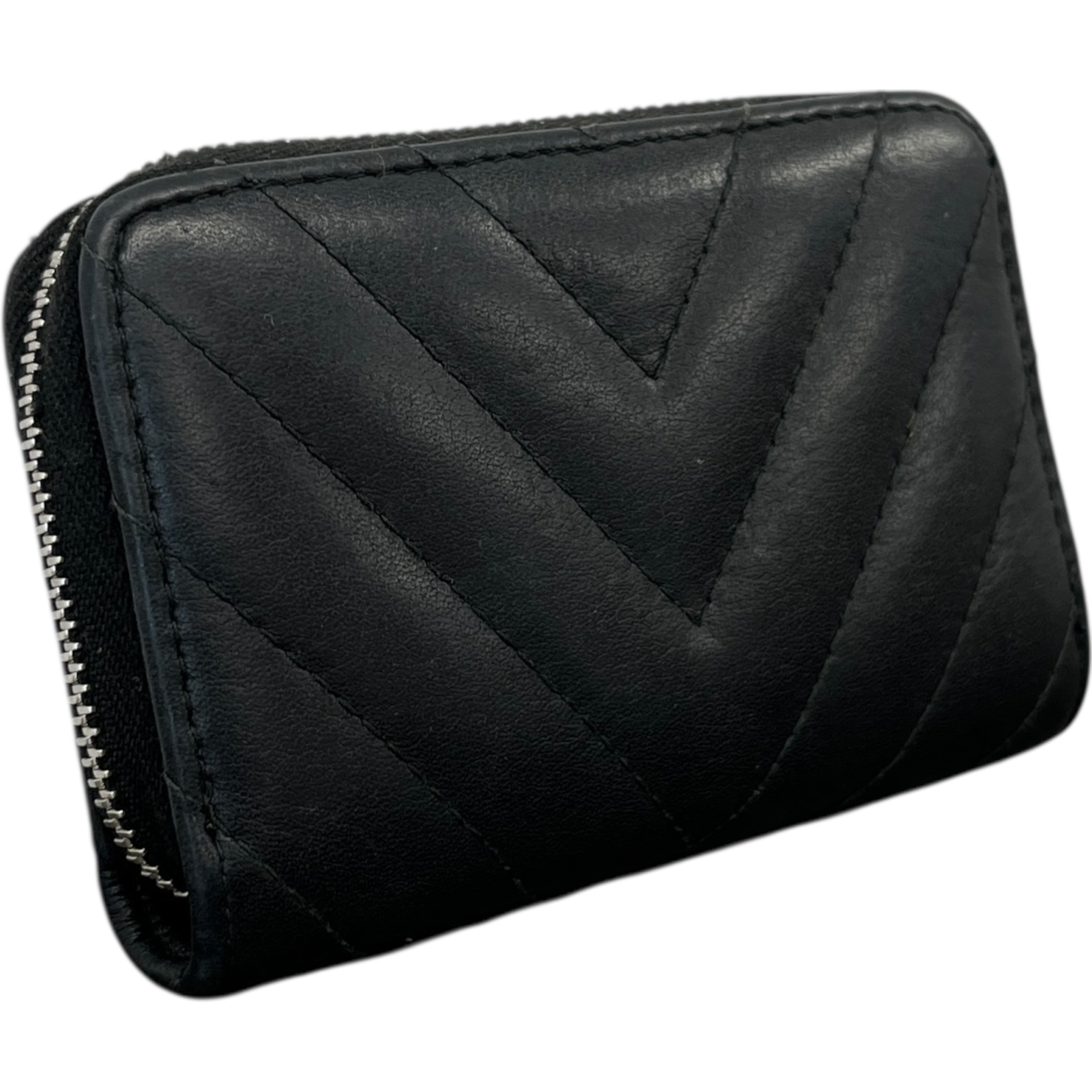Women's Quilted Zip Around Tassel Purse Black