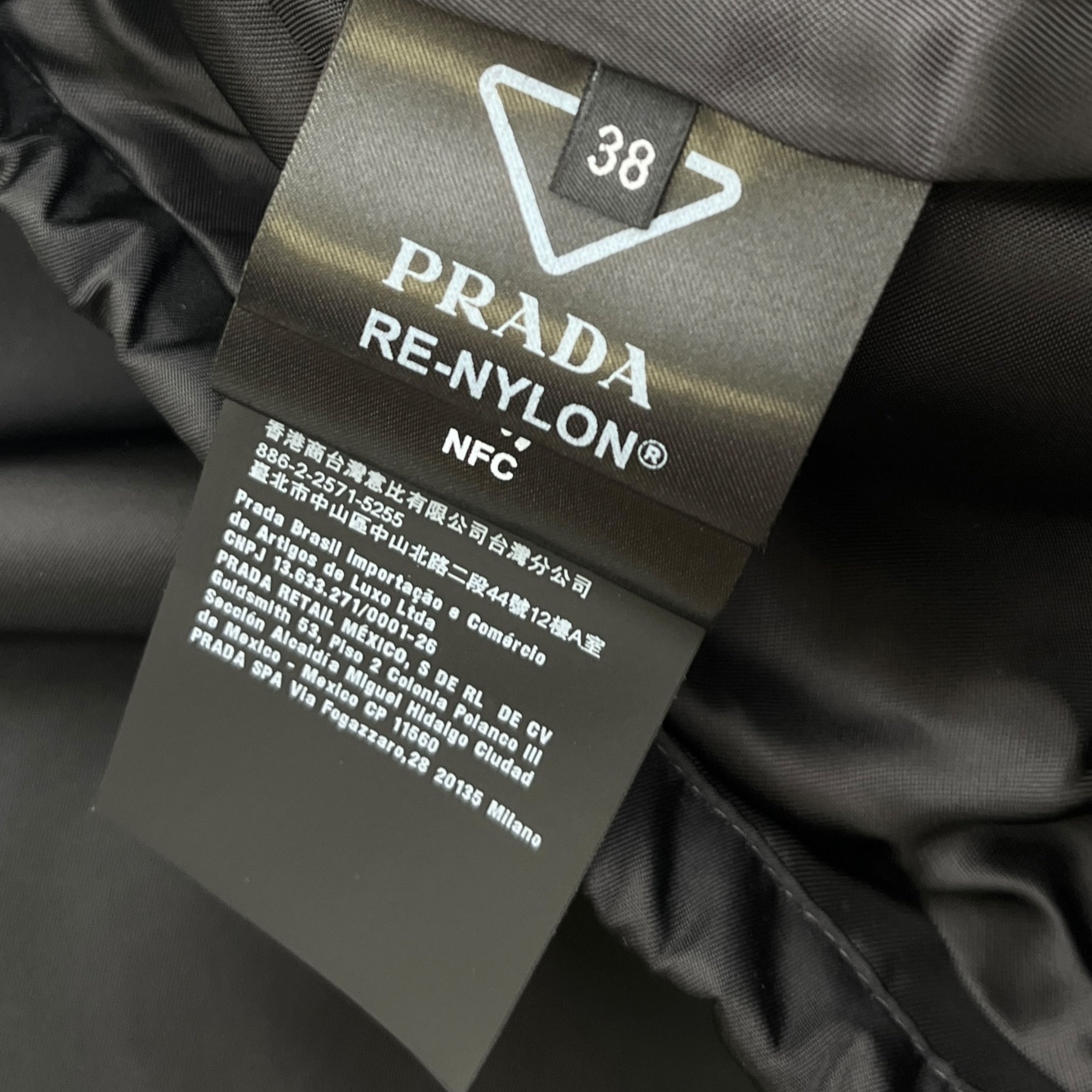 Women's Re-Nylon Plaque Logo Windbreaker Black Size IT 38 / UK 6