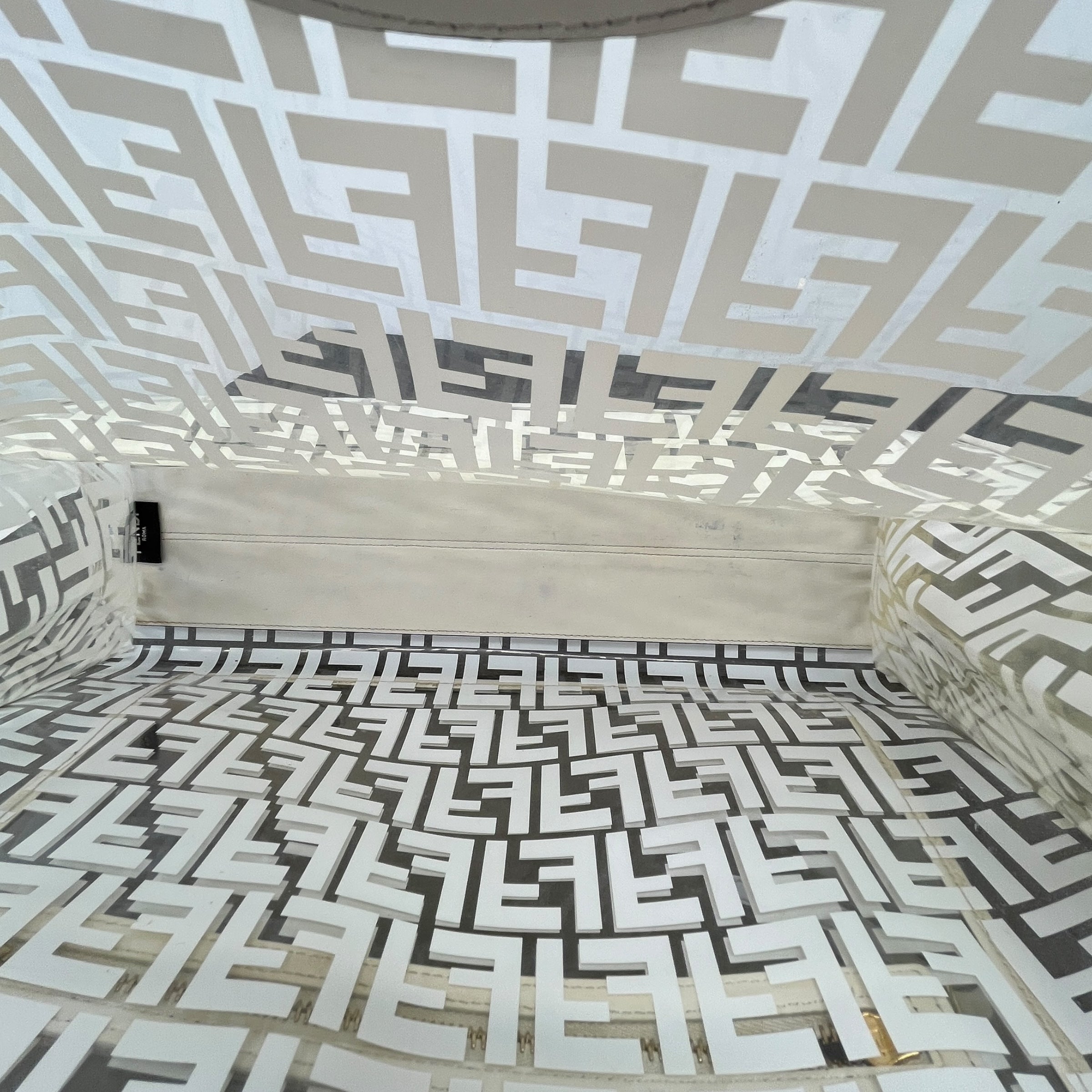 Women's Runaway Shopping Tote Bag Cream