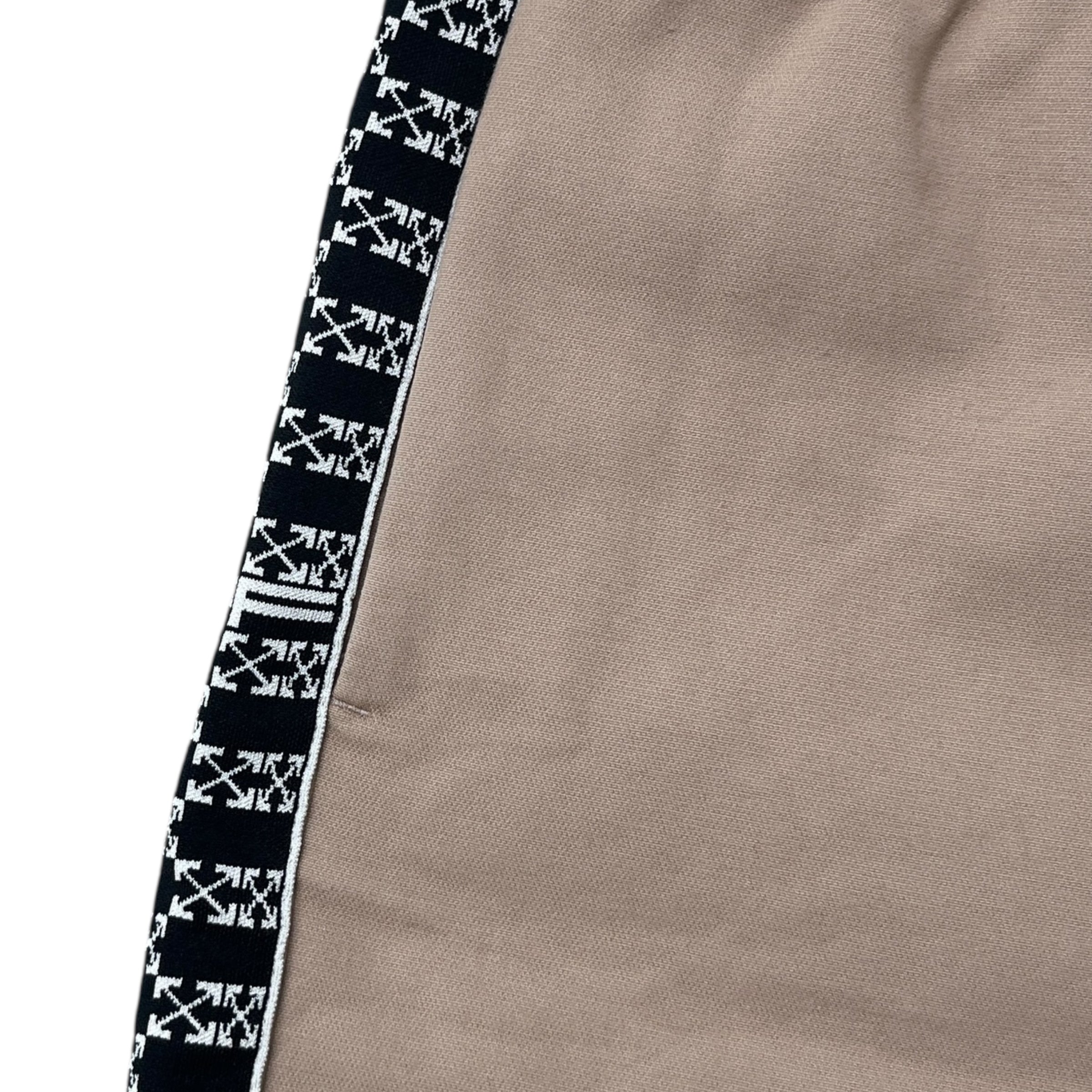 Men's Arrow Logo Shorts Beige Size S