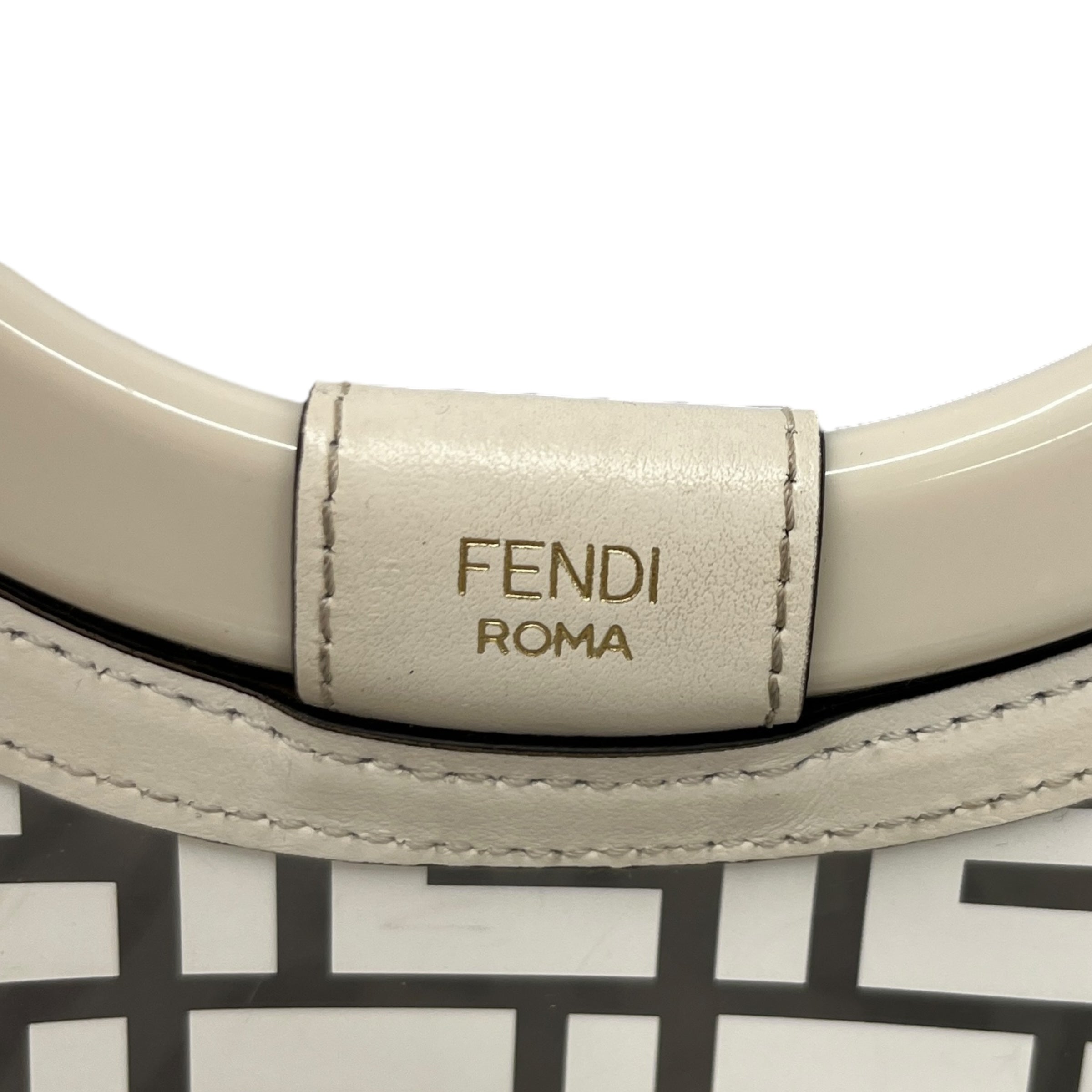 Women's Runaway Shopping Tote Bag Cream