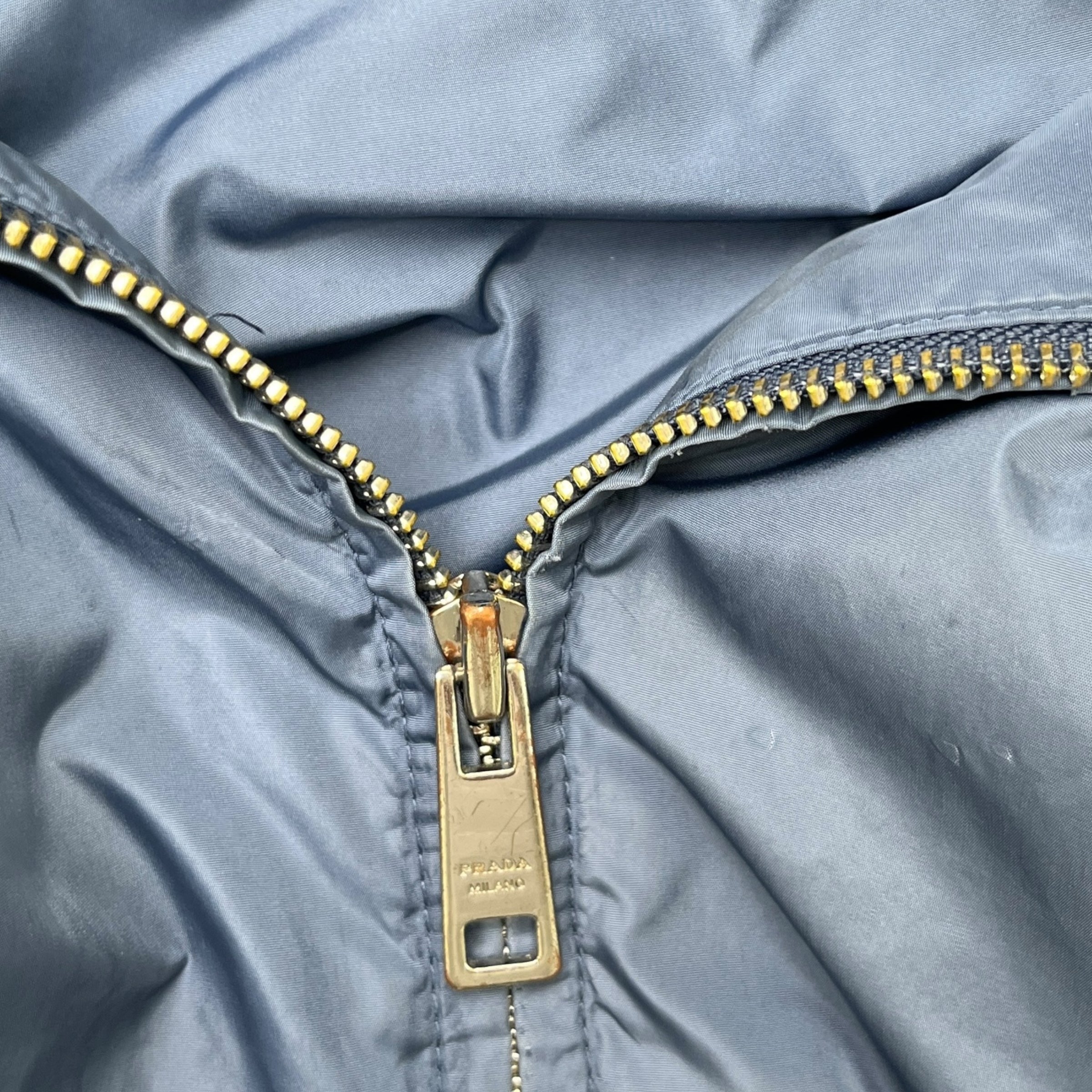 Men's Plaque Logo Re-Nylon Windbreaker Blue Size M