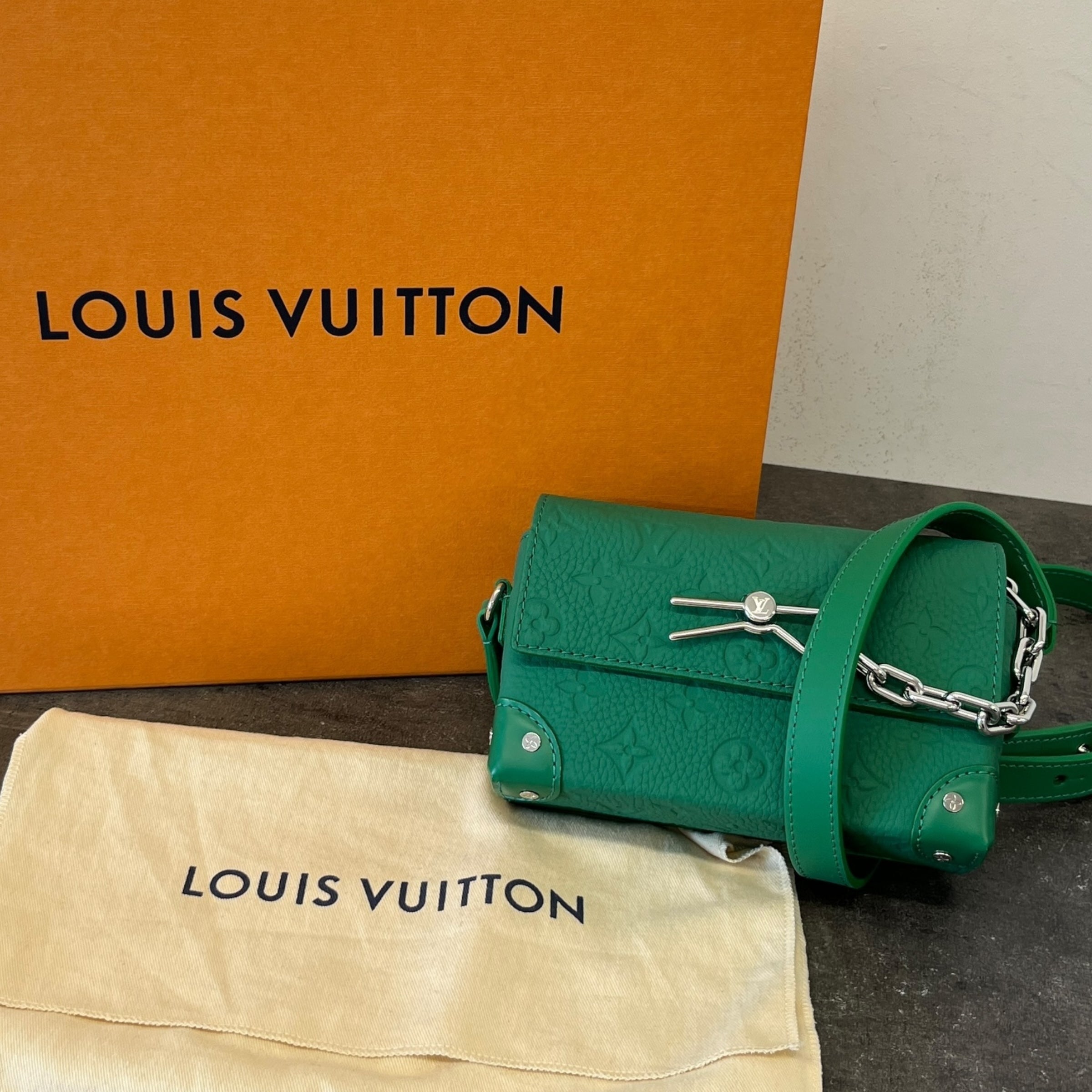 Steamer Wearable Wallet Bag Green