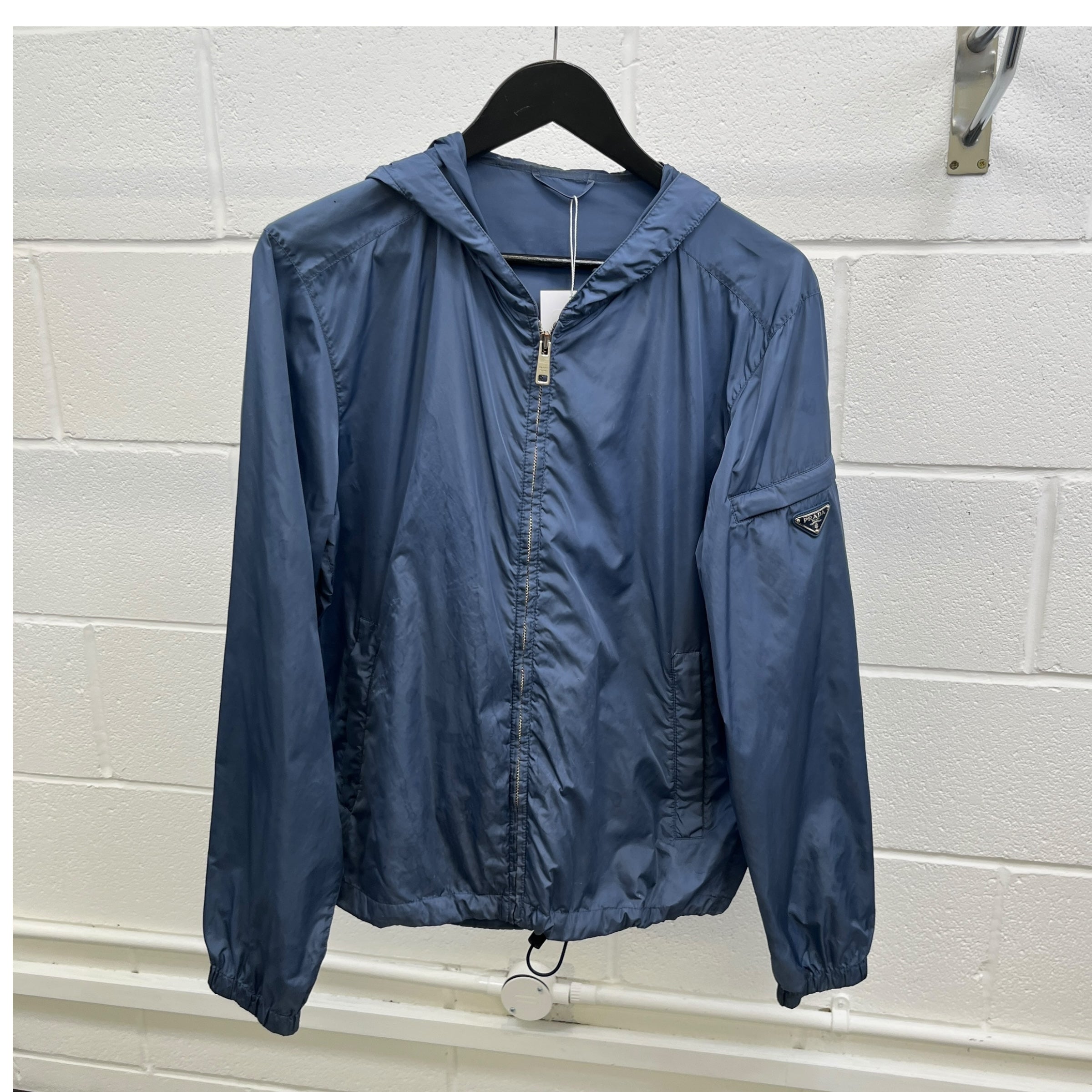 Men's Plaque Logo Re-Nylon Windbreaker Blue Size M