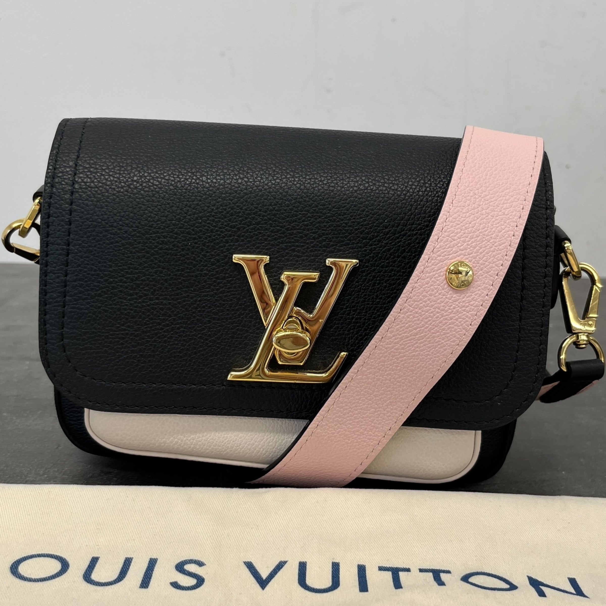 Women's Lockme Tender Handbag Black