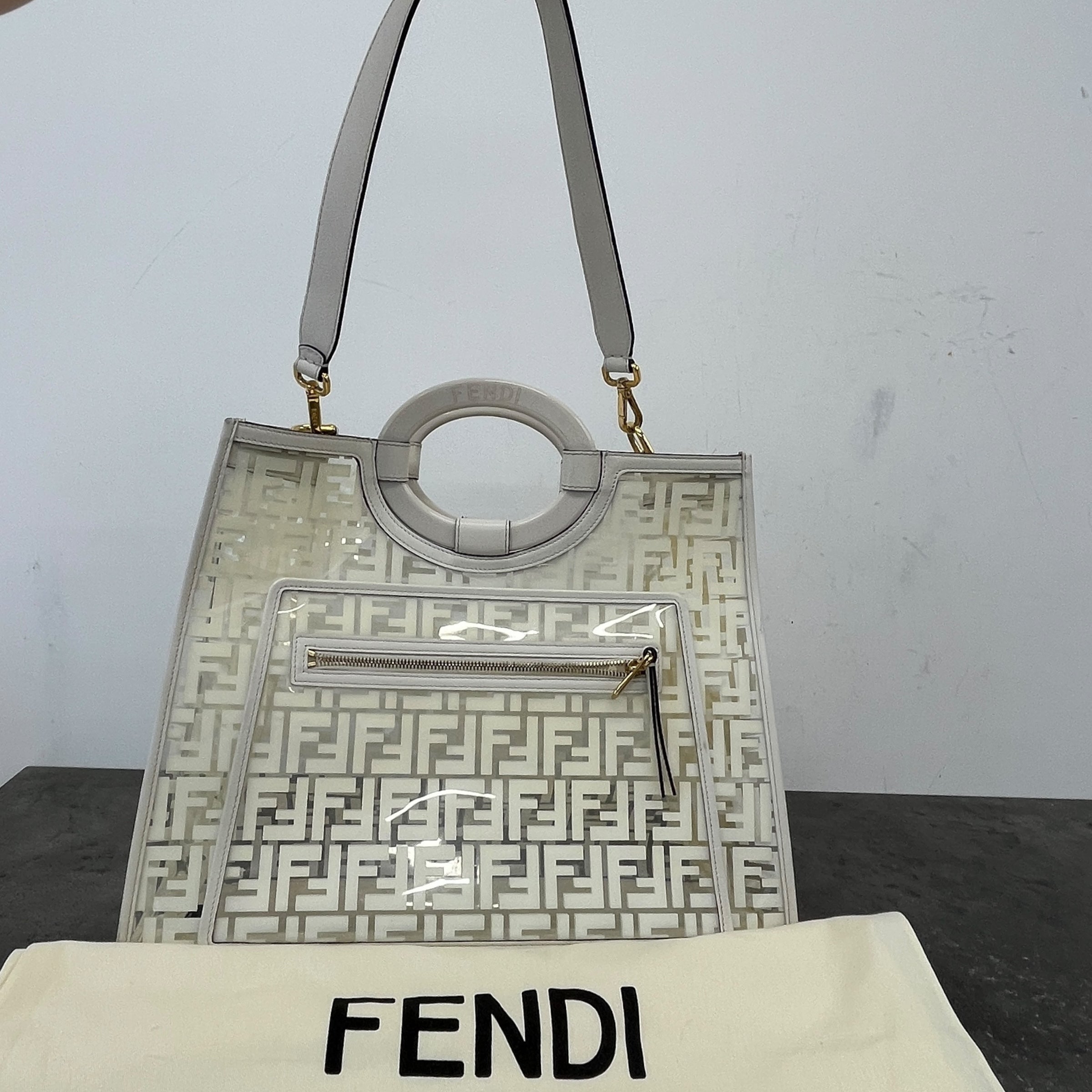 Women's Runaway Shopping Tote Bag Cream