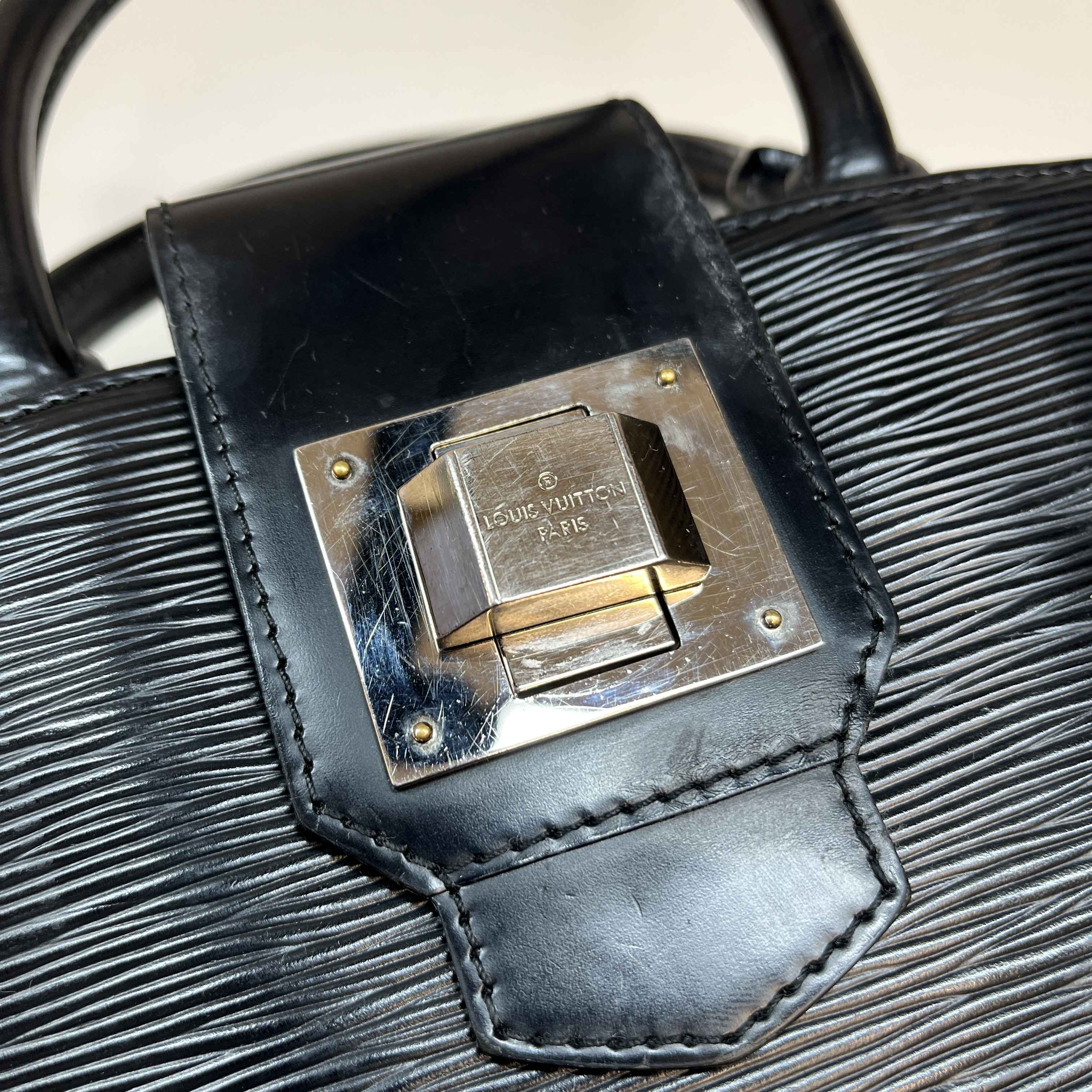 Women's Epi Mirabeau Pm Handbag Black