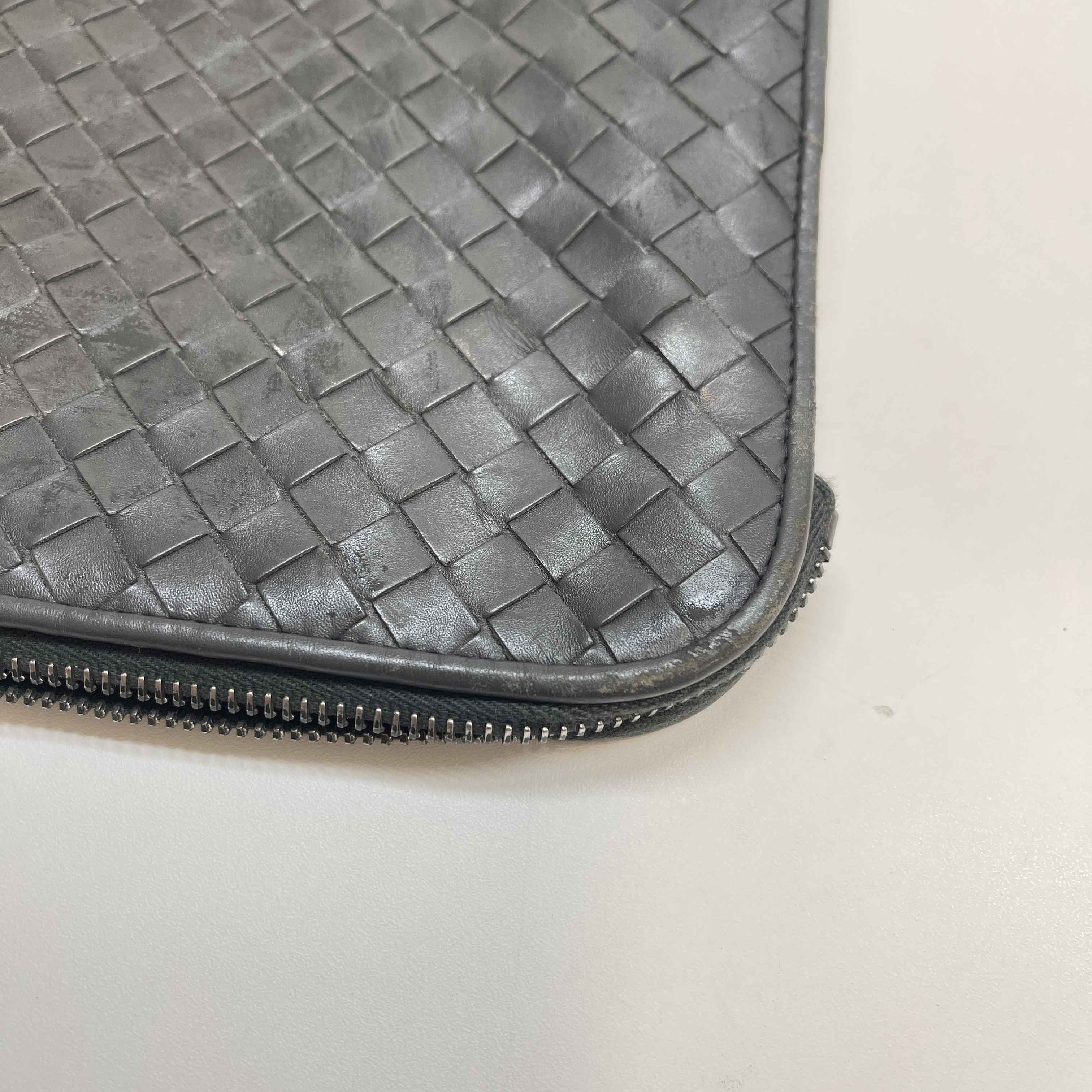 Women's Intrecciato Clutch Bag Charcoal