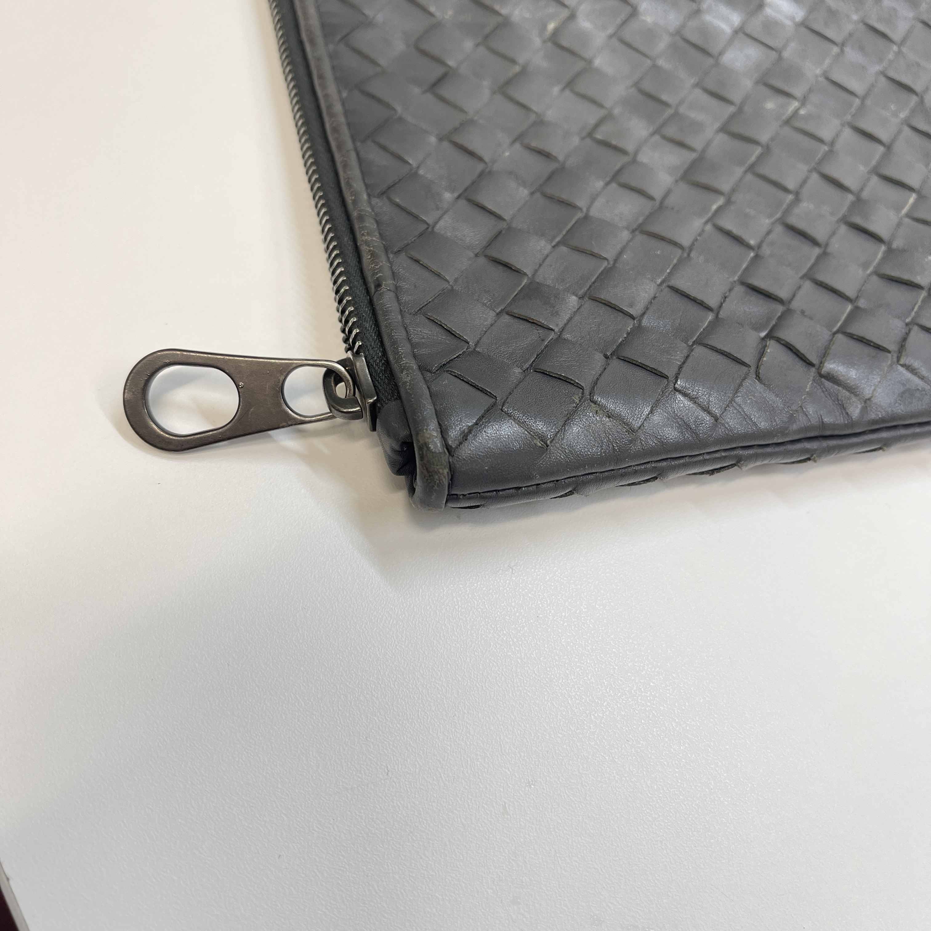 Women's Intrecciato Clutch Bag Charcoal