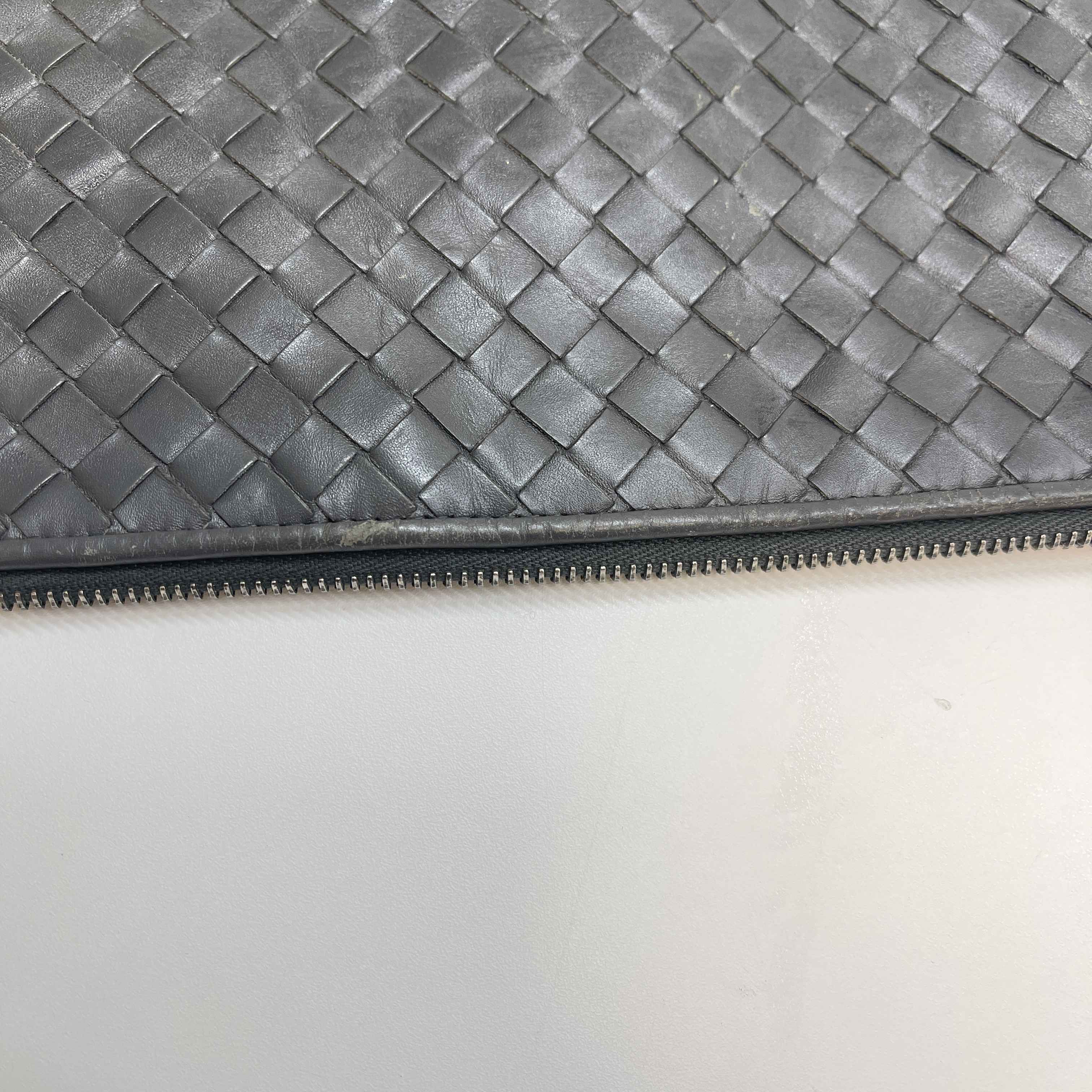 Women's Intrecciato Clutch Bag Charcoal