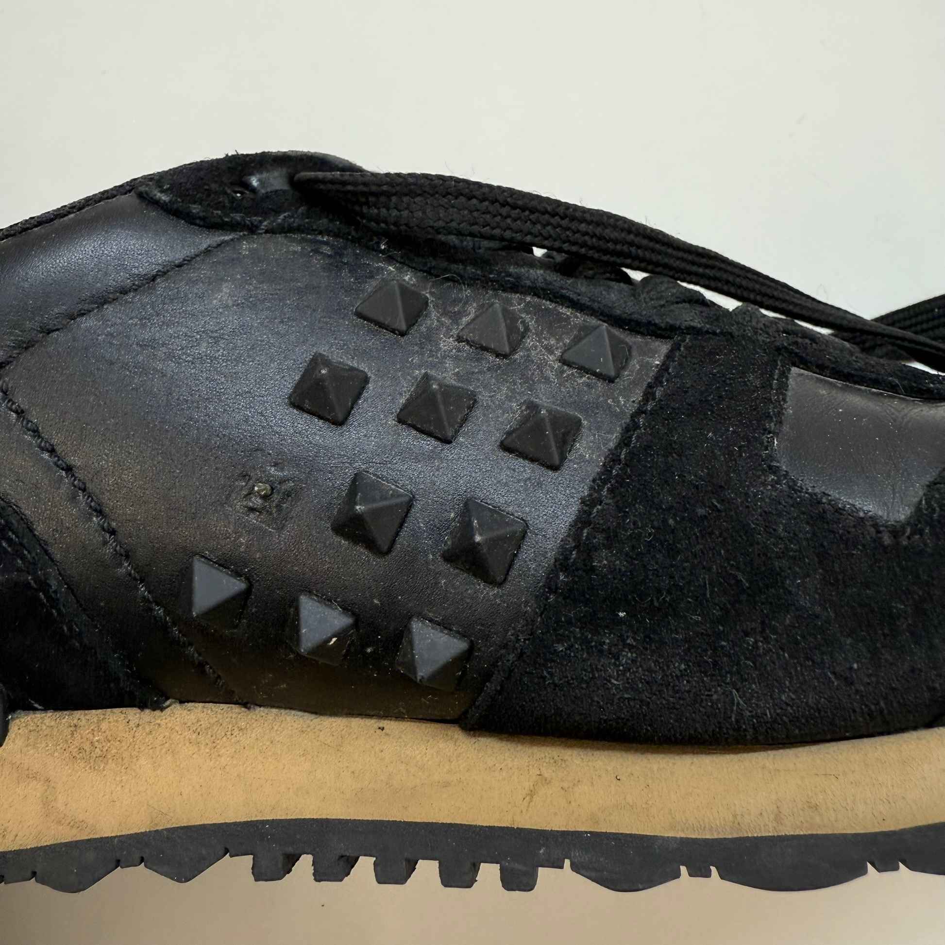 Men's Rockstud Low Trainers Black Size EU 40 / UK 6