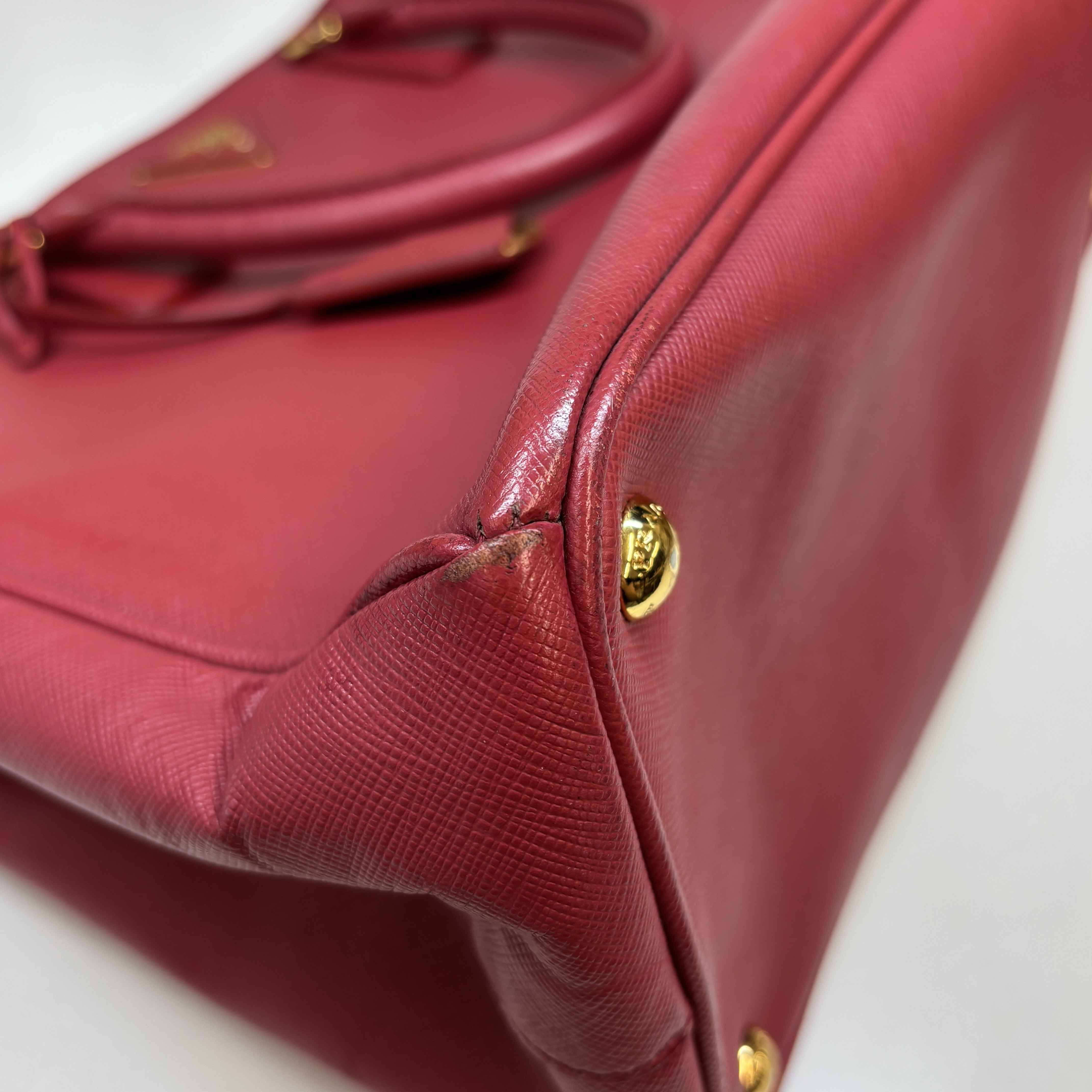 Women's Large Saffiano Lux Handbag Red