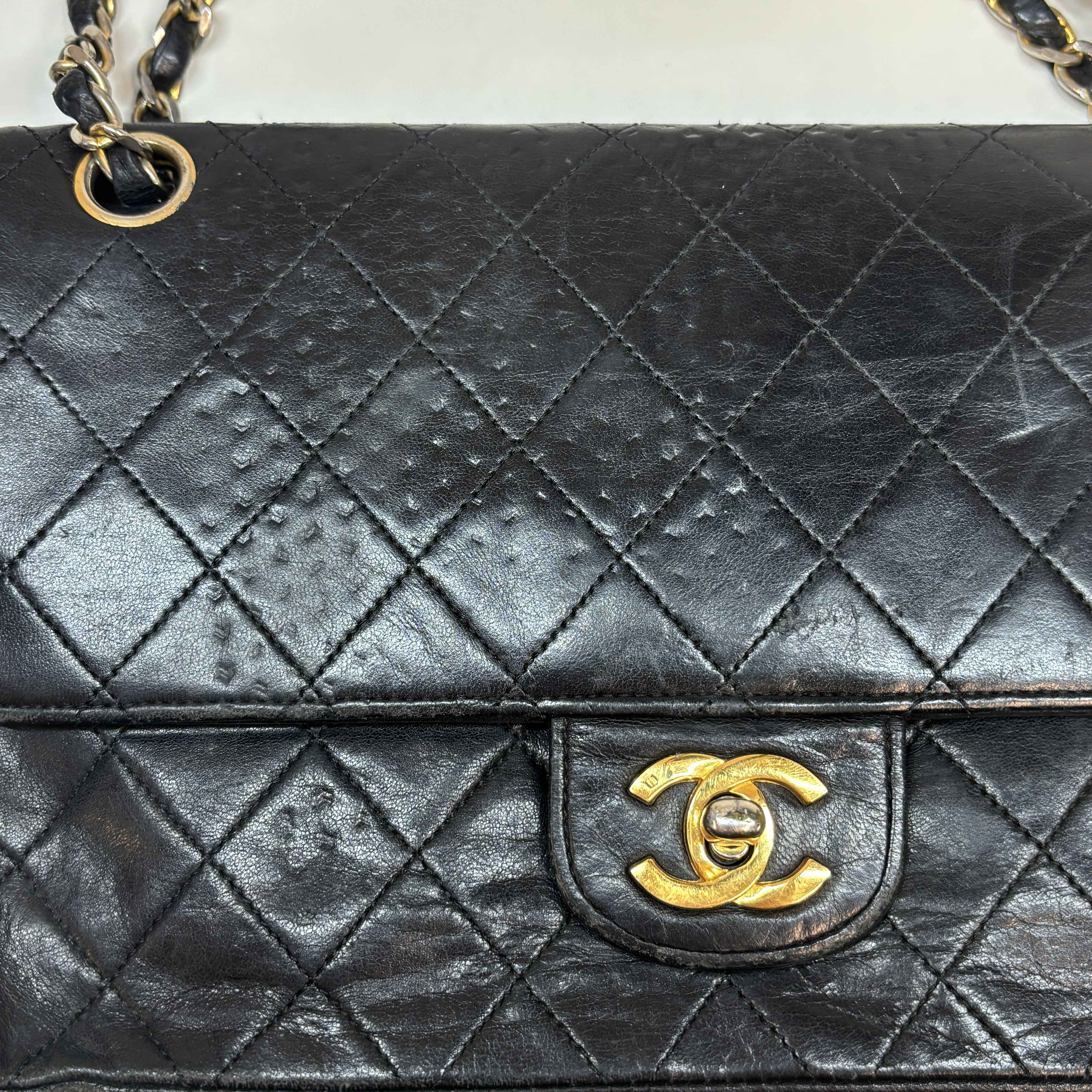 Women's Small Classic Flap Handbag Black