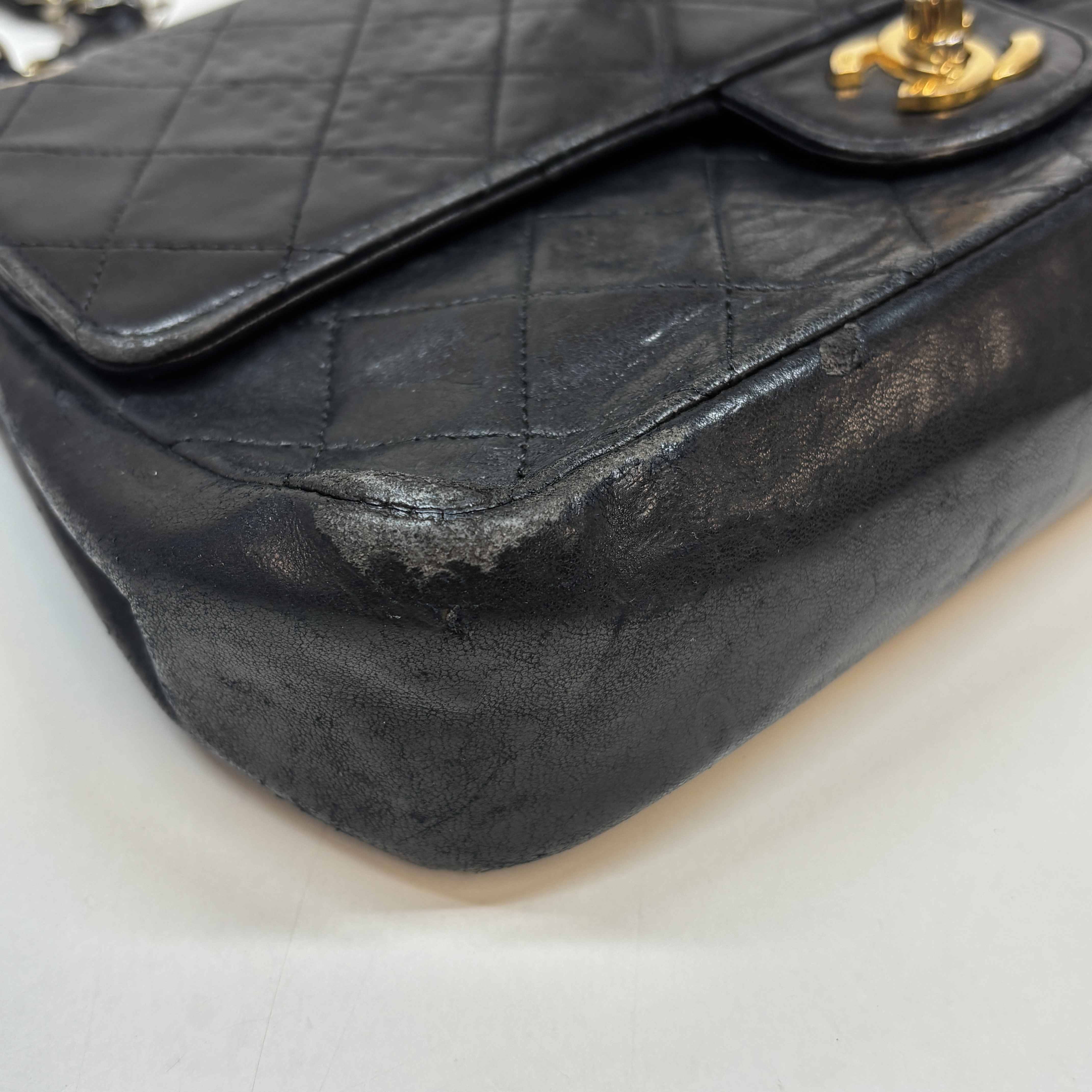 Women's Small Classic Flap Handbag Black