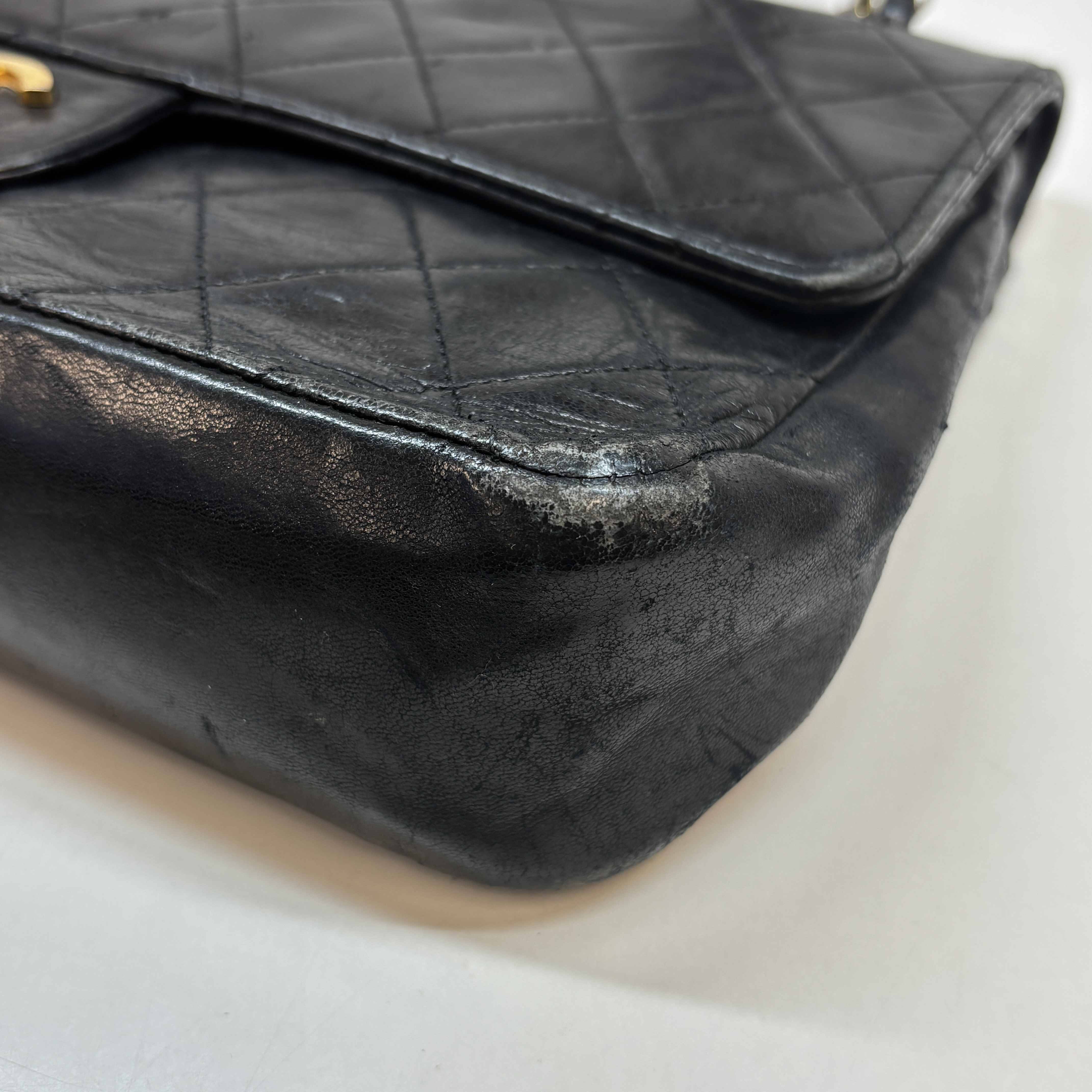 Women's Small Classic Flap Handbag Black