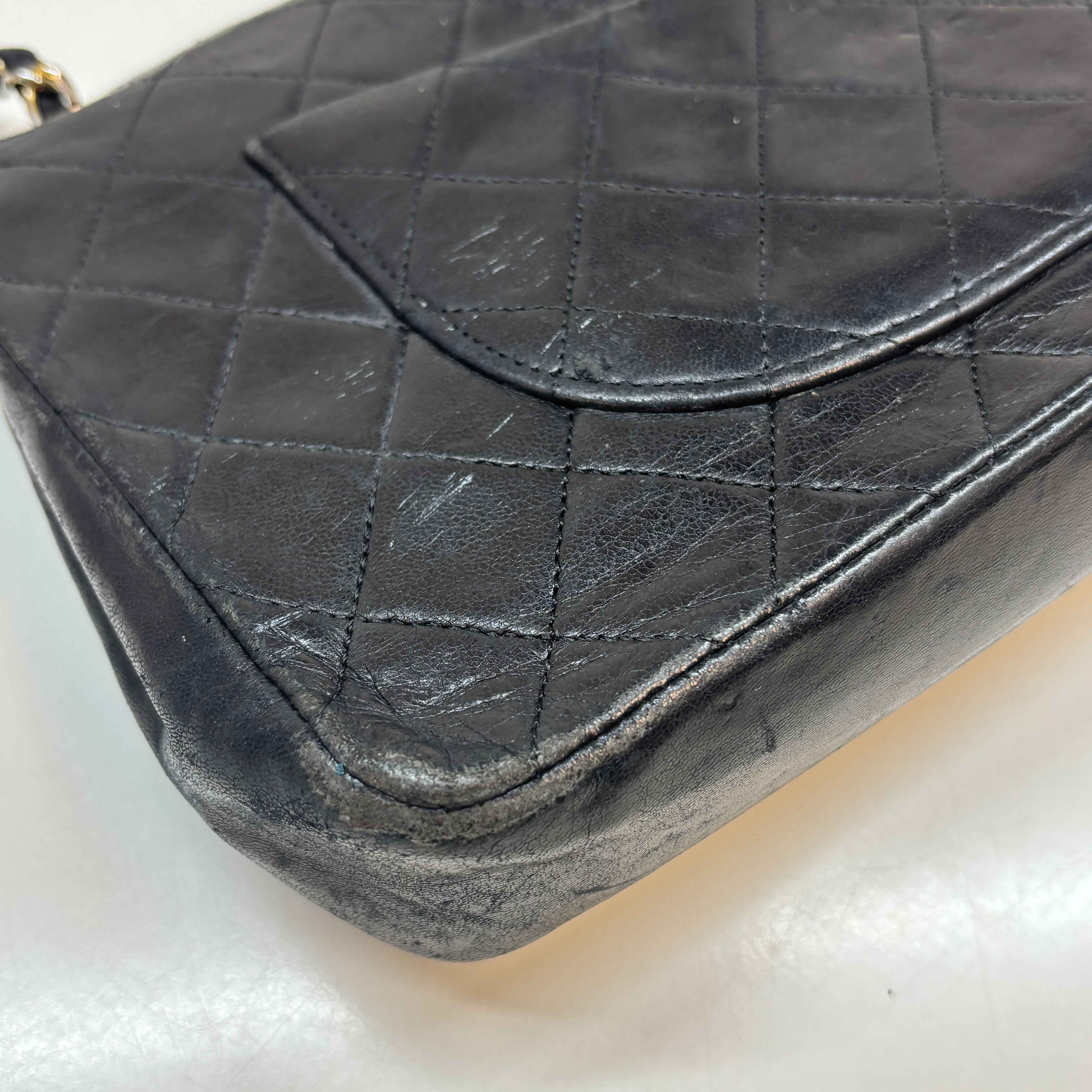 Women's Small Classic Flap Handbag Black