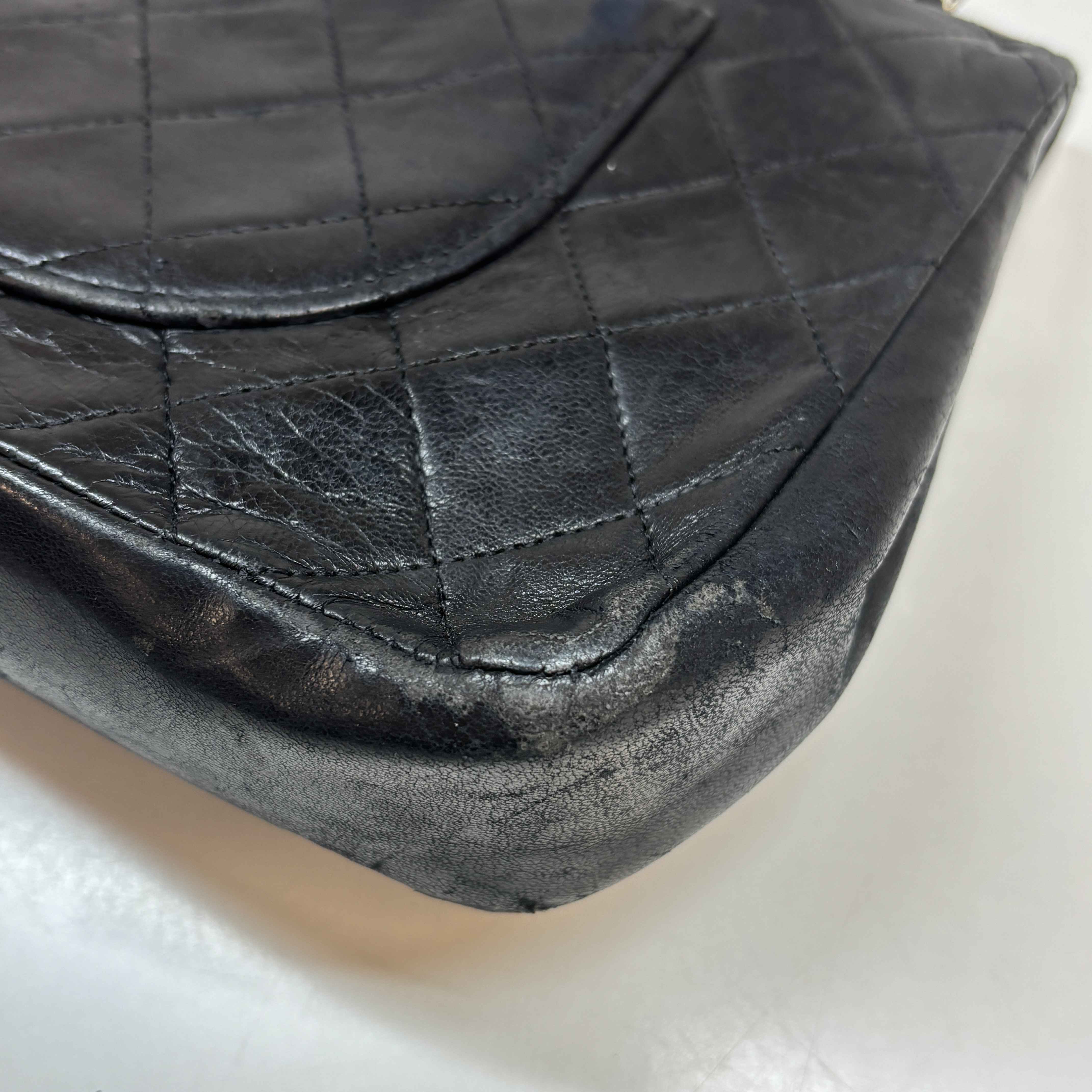 Women's Small Classic Flap Handbag Black