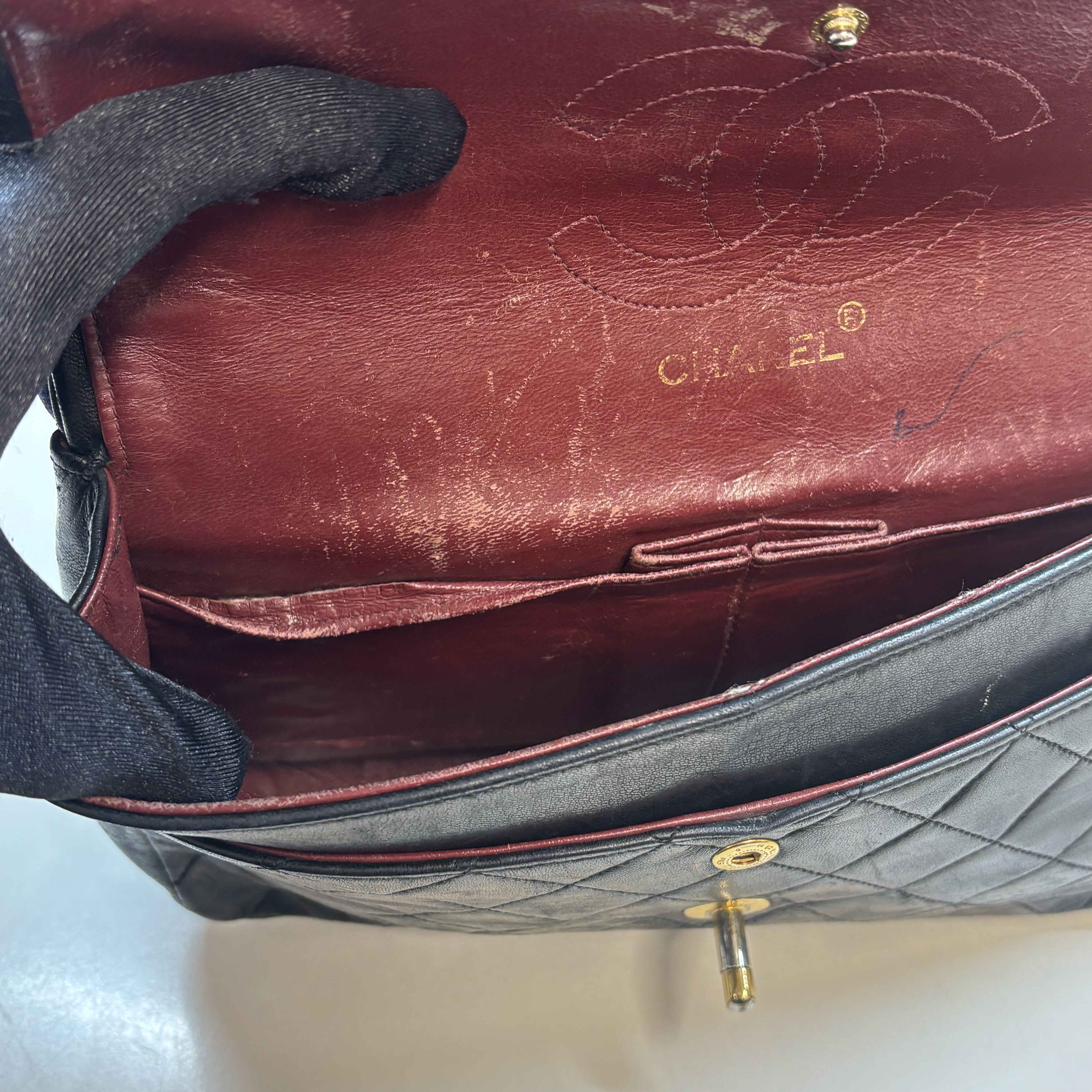 Women's Small Classic Flap Handbag Black