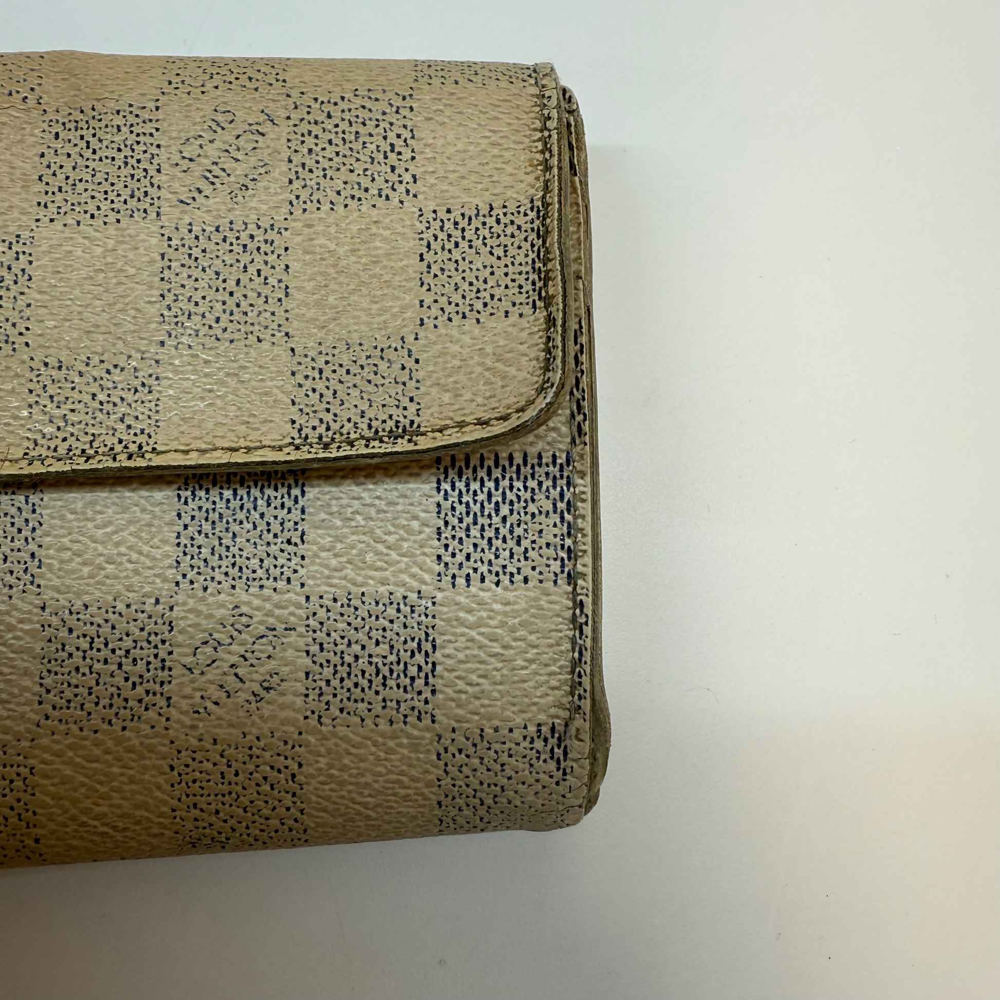 Women's Damier Azur Sarah Wallet White