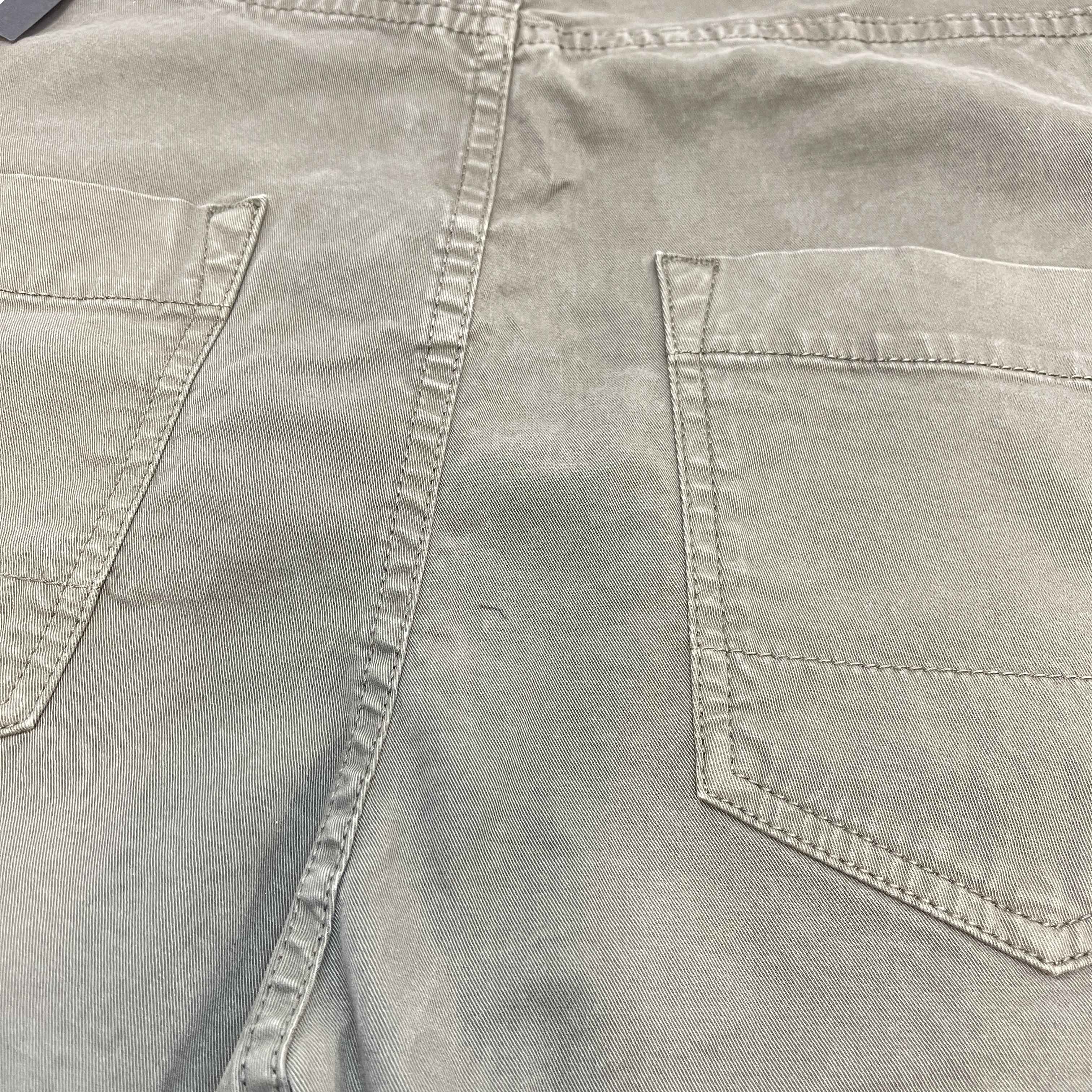 Men's Plaque Logo Jeans Khaki Size Waist 32"