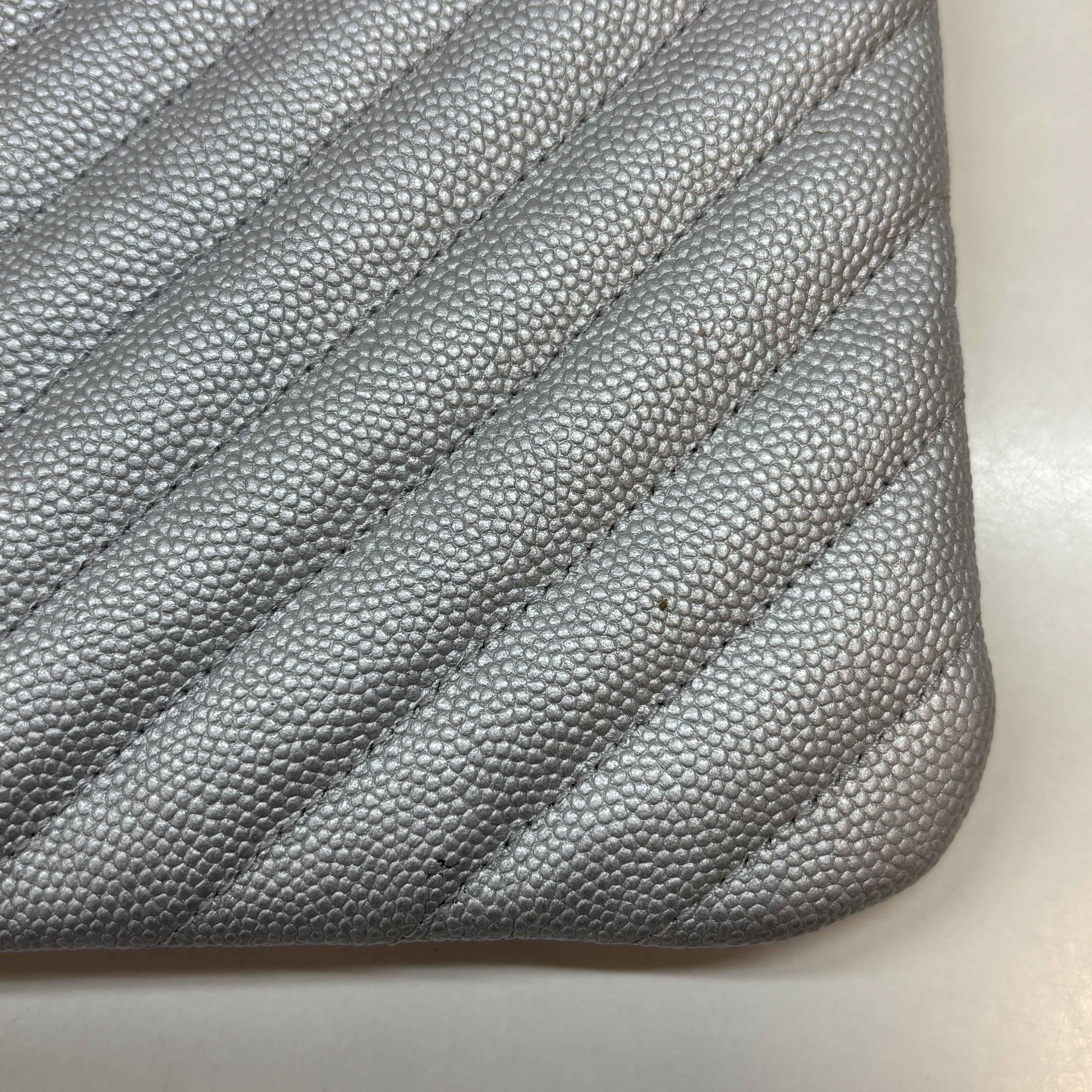 Women's Cc Quilted Caviar Pouch Silver