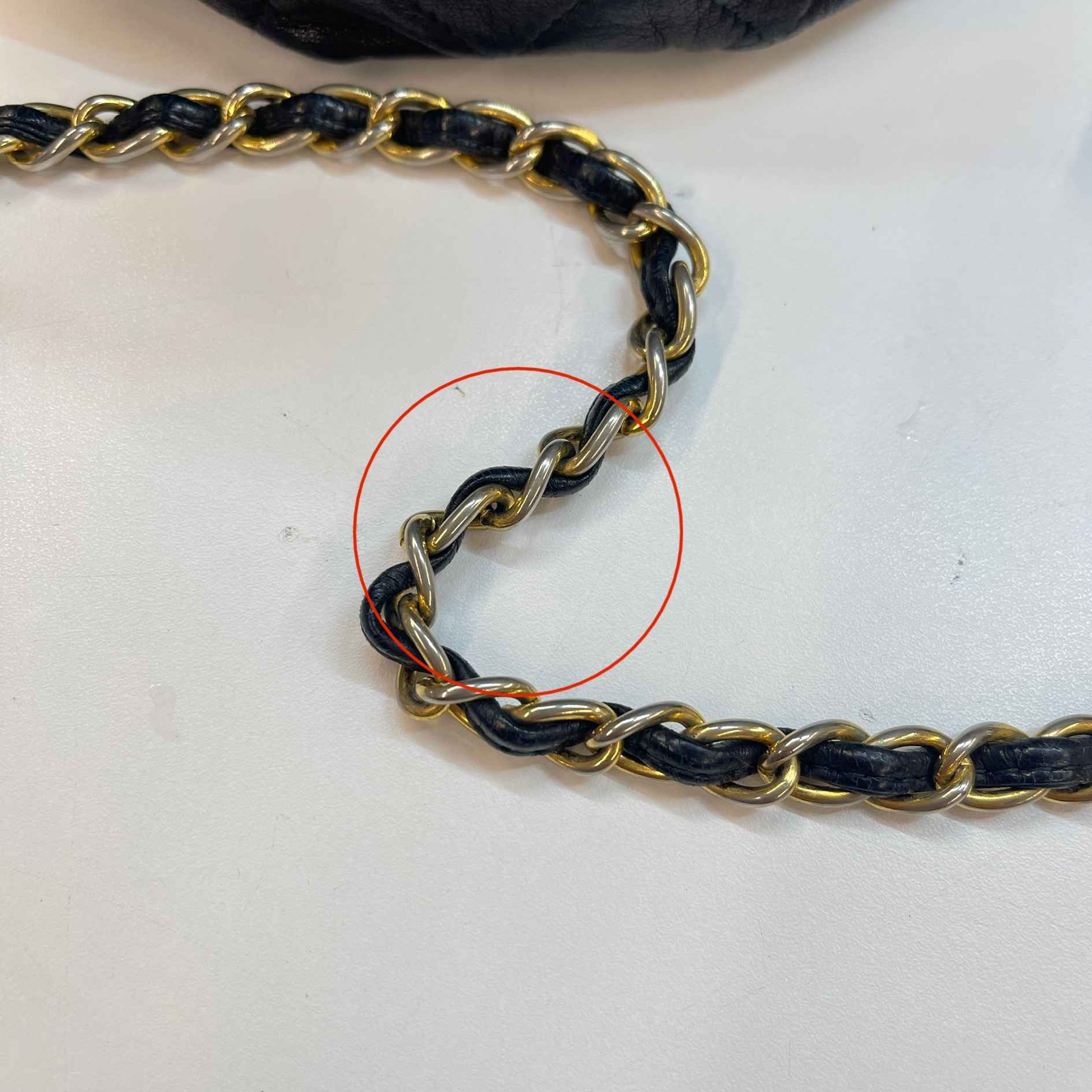 Women's Matelasse Chain Bucket Bag Black