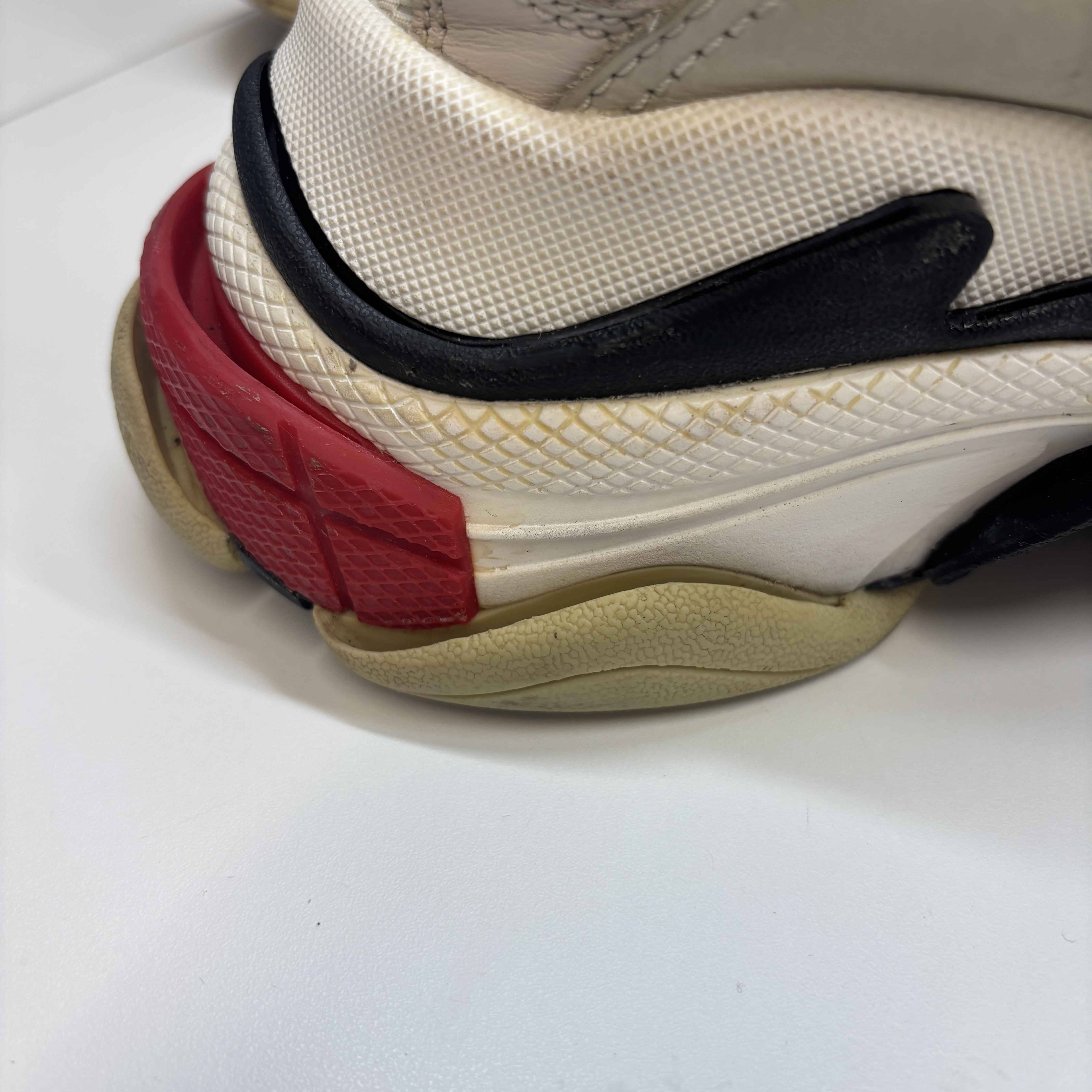 Women's Triple S Low Trainers White Size EU 35 / UK 2