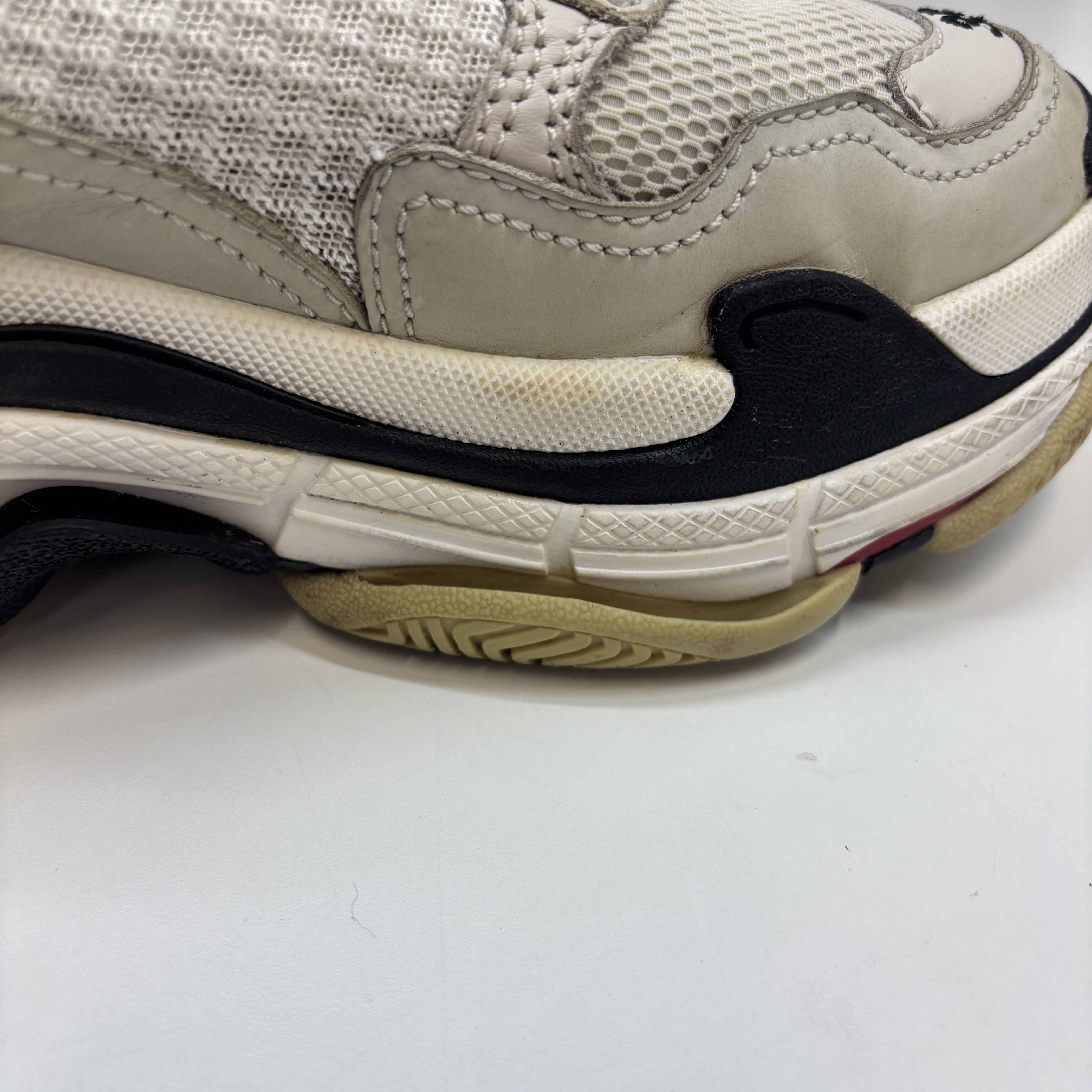 Women's Triple S Low Trainers White Size EU 35 / UK 2