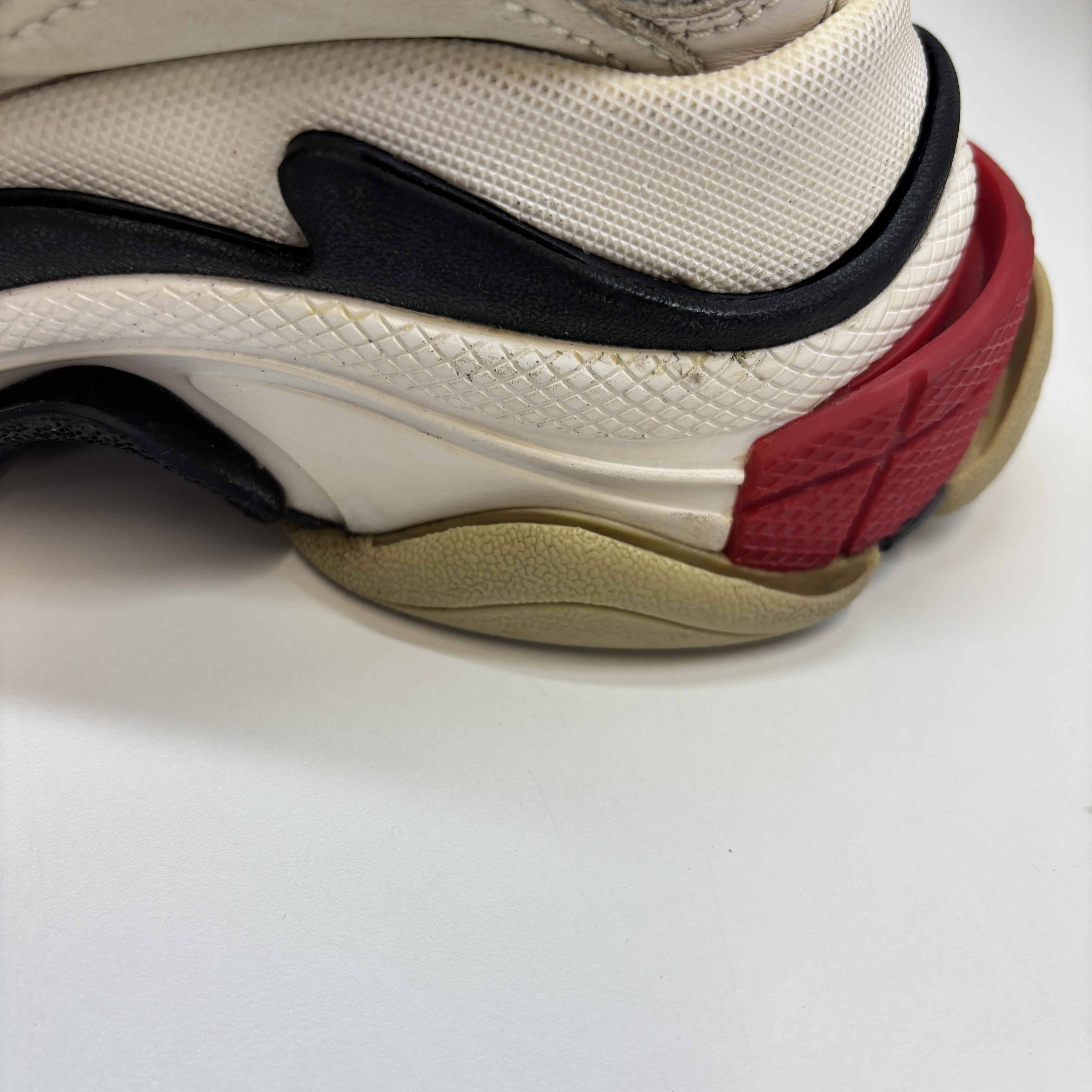 Women's Triple S Low Trainers White Size EU 35 / UK 2
