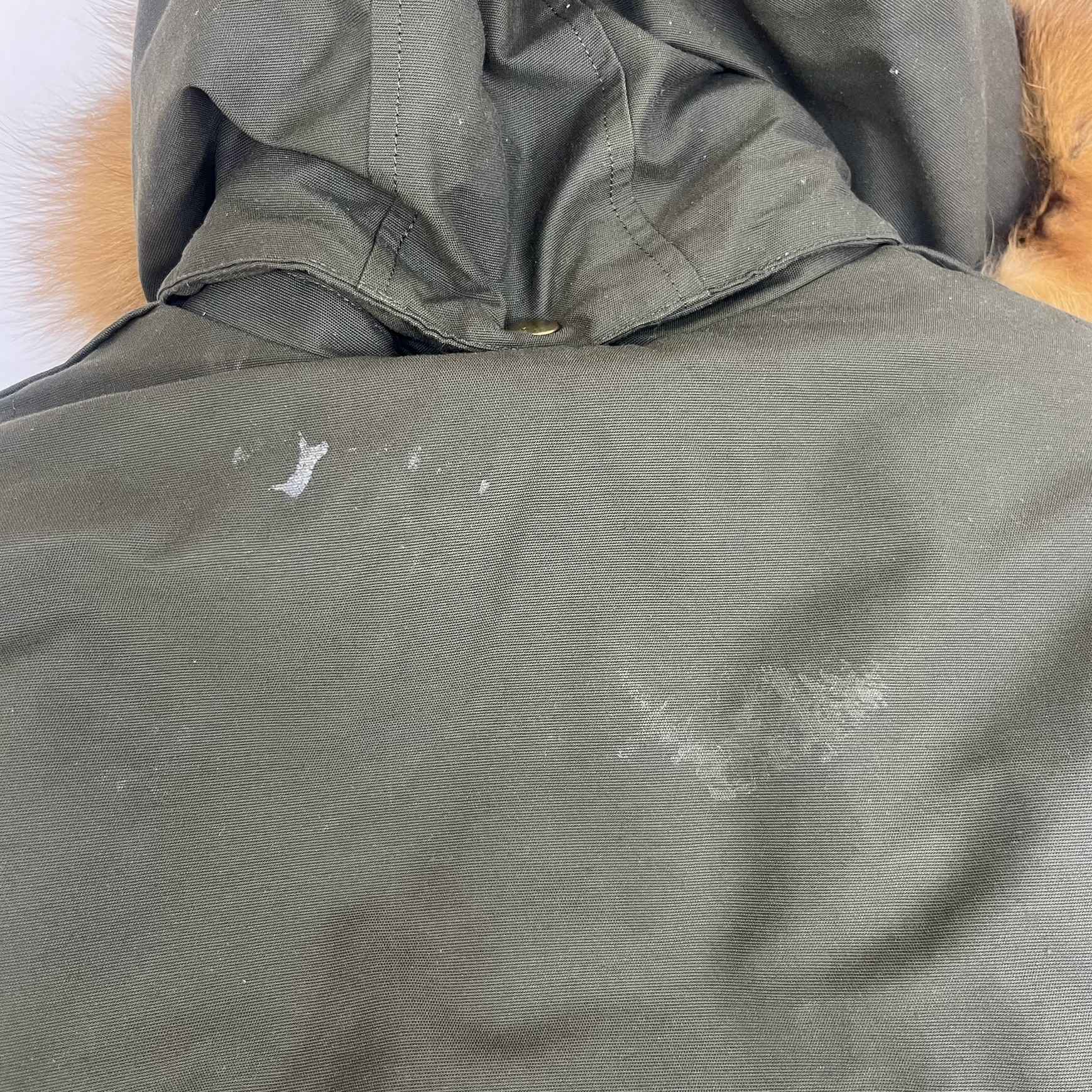 Men's Fur-Trimmed Plaque Logo Down Jacket Khaki Size L