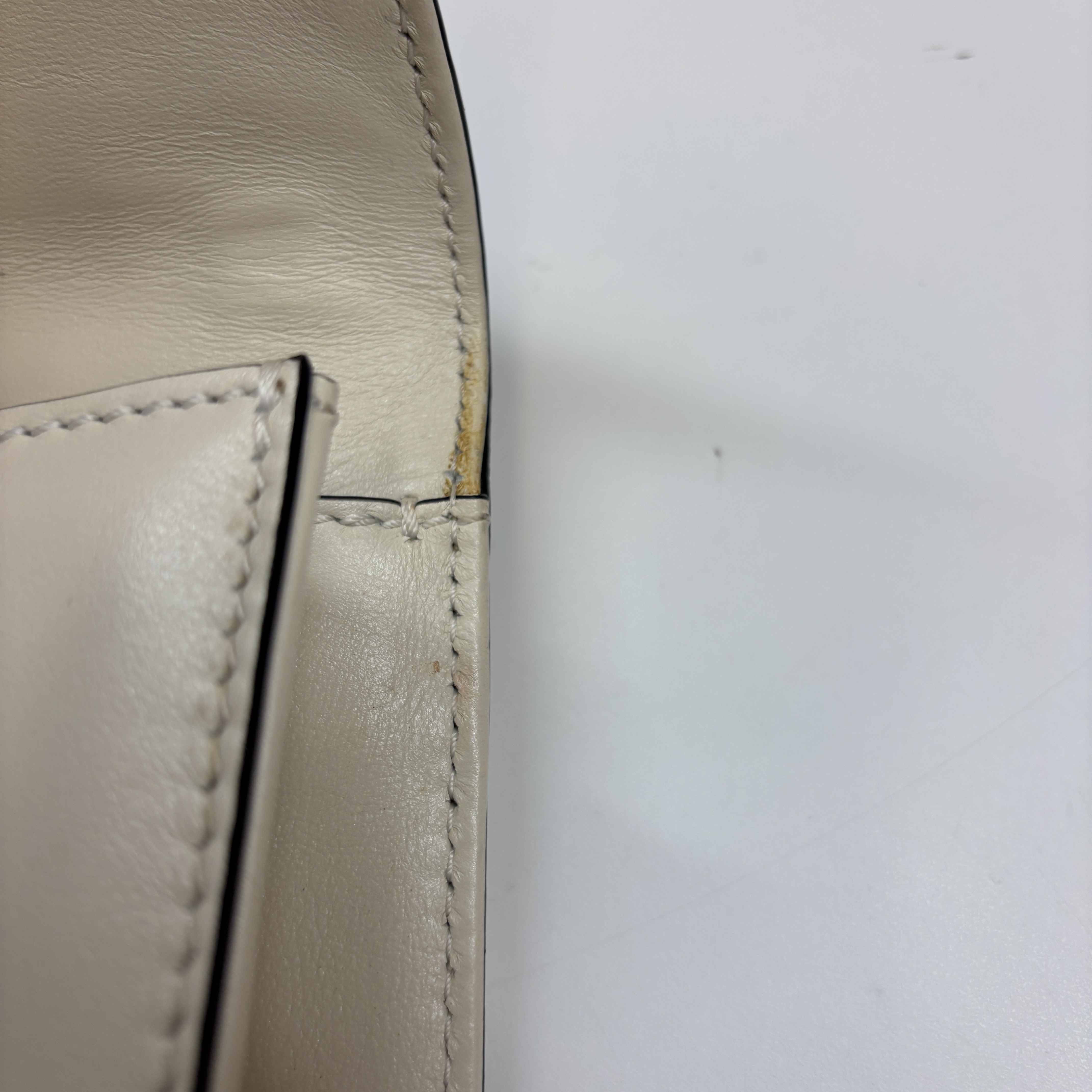 Women's Rockstud Flap Chain Bag Cream