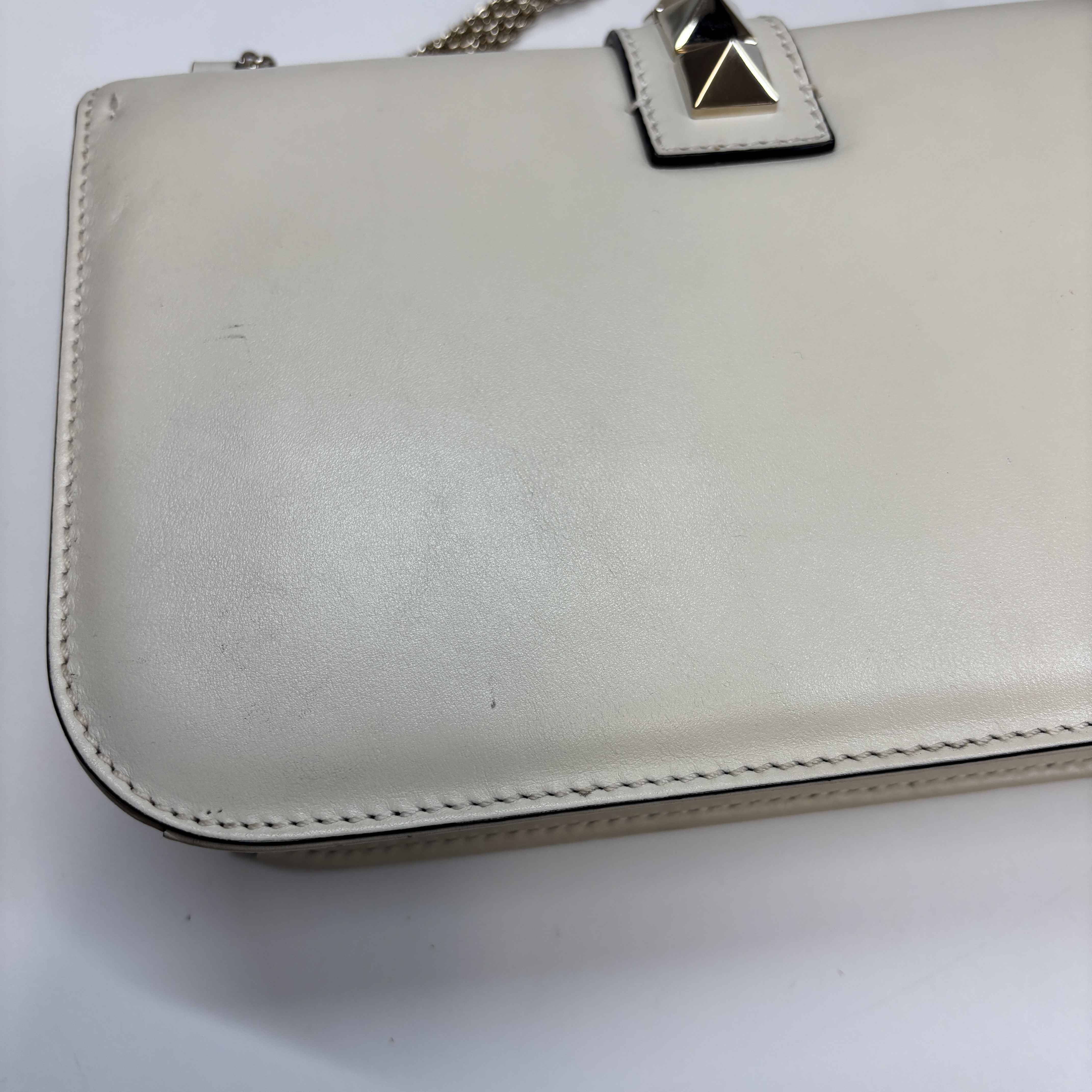 Women's Rockstud Flap Chain Bag Cream