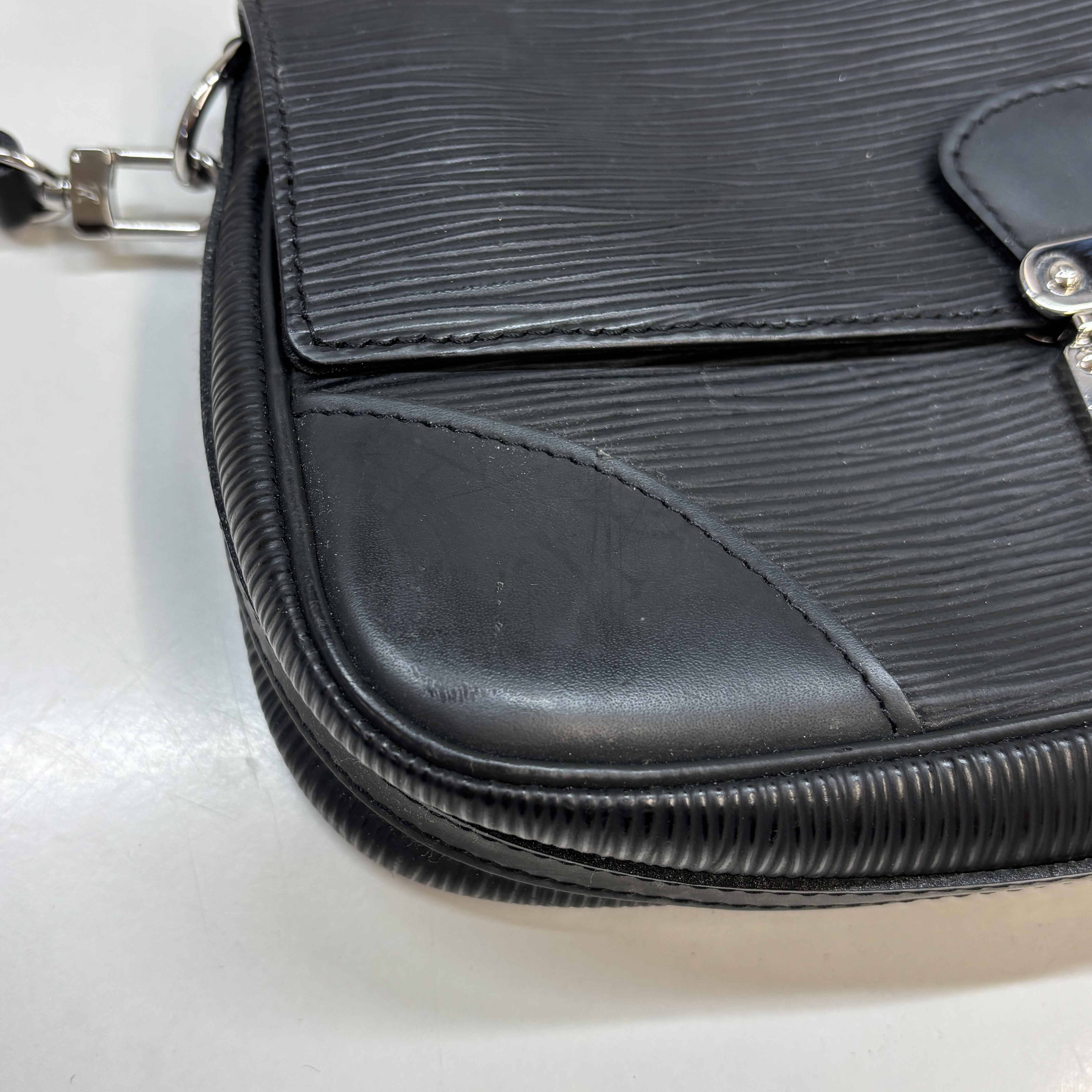 Women's Segur Potchette Epi Bag Black