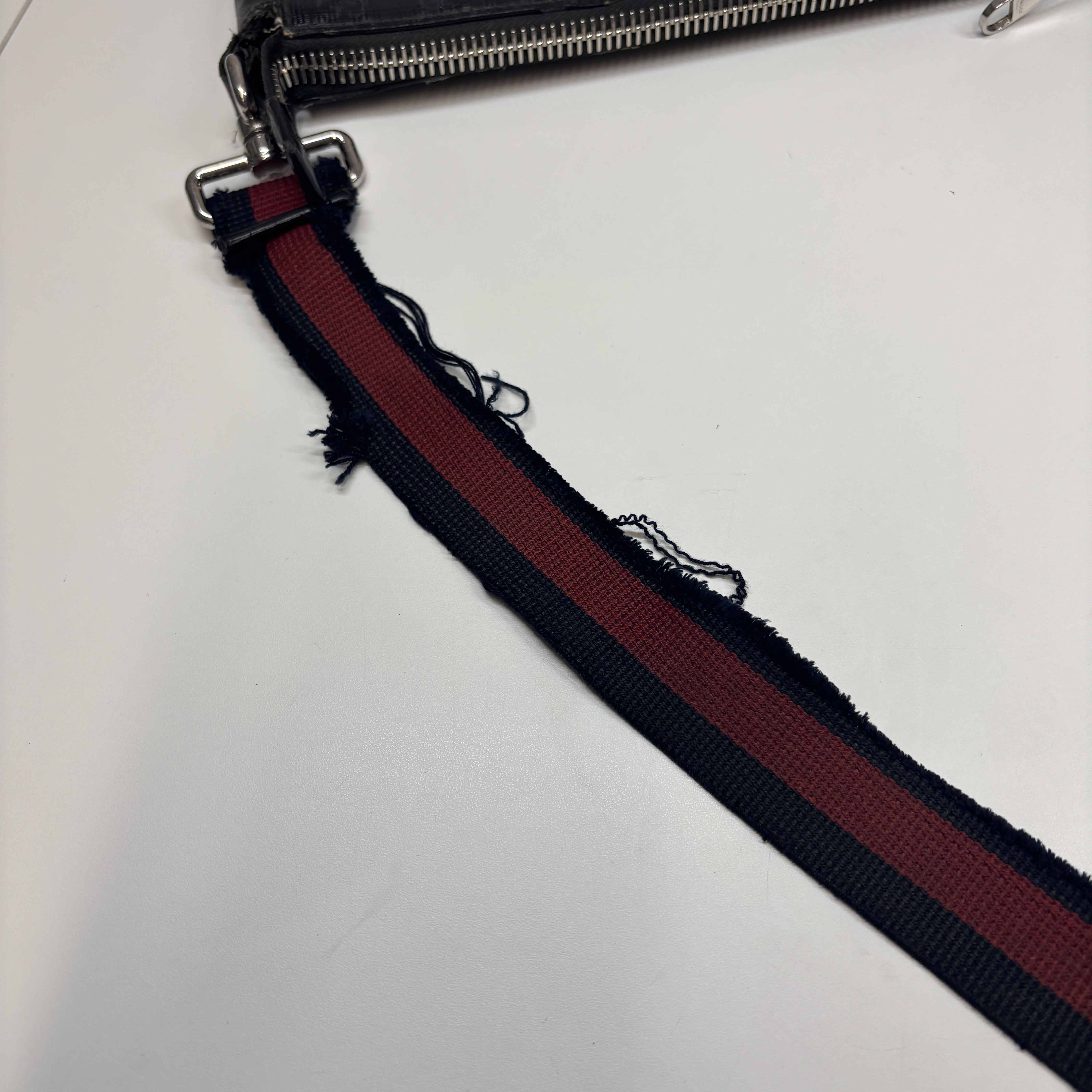 Men's Gg Supreme Web Strap Messenger Bag Black