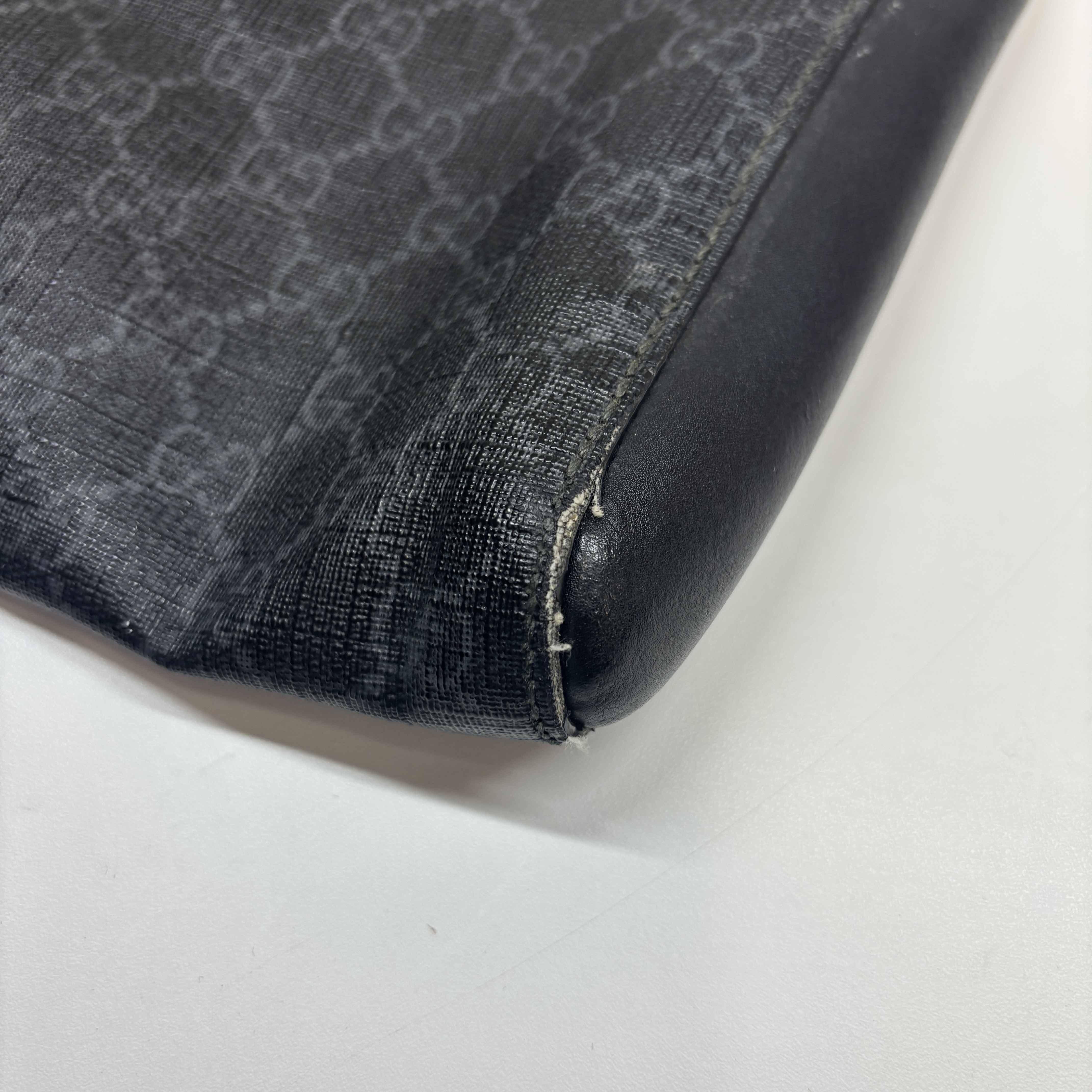 Men's Gg Supreme Web Strap Messenger Bag Black