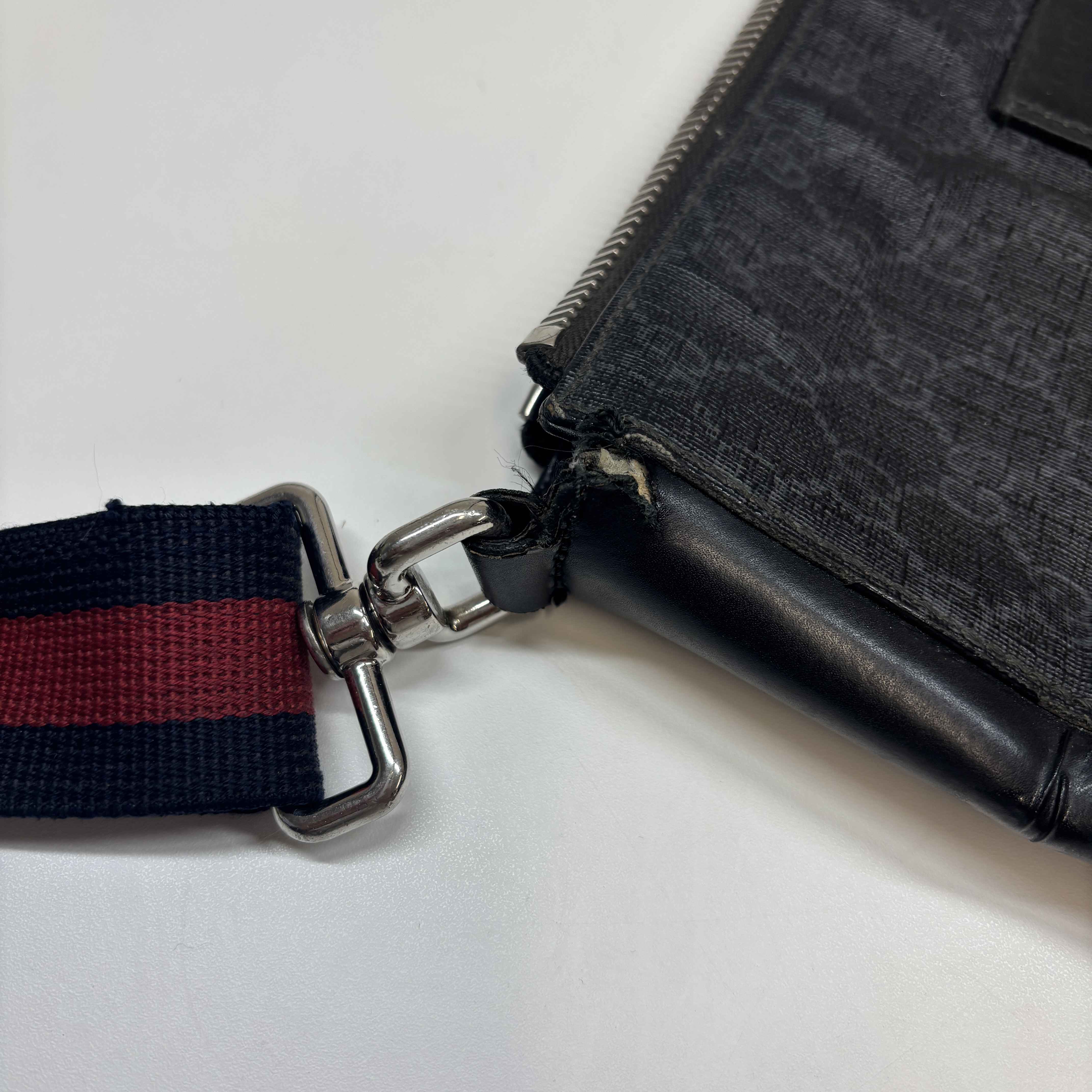 Men's Gg Supreme Web Strap Messenger Bag Black