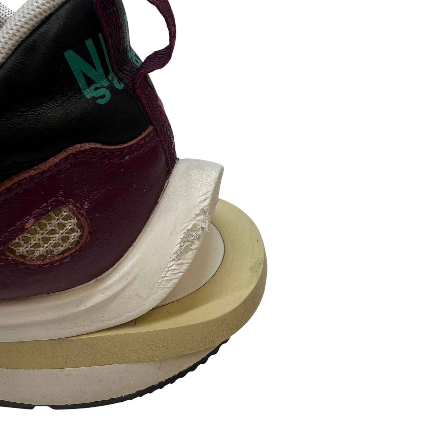 Men's X Sacai Vaporwaffle Low Trainers Burgundy Size EU 43.5 / UK 9.5