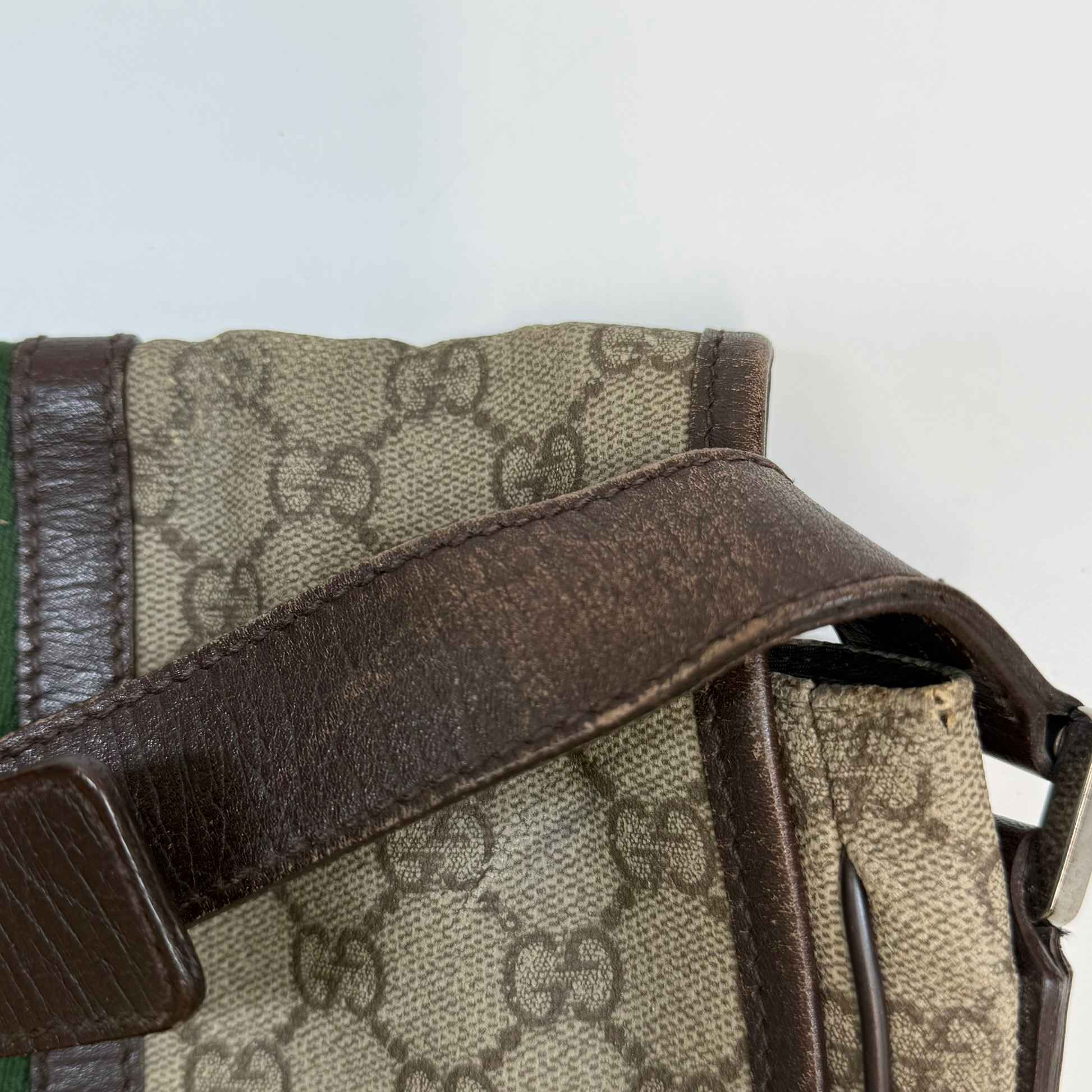 Men's Gg Supreme Messenger Bag Brown