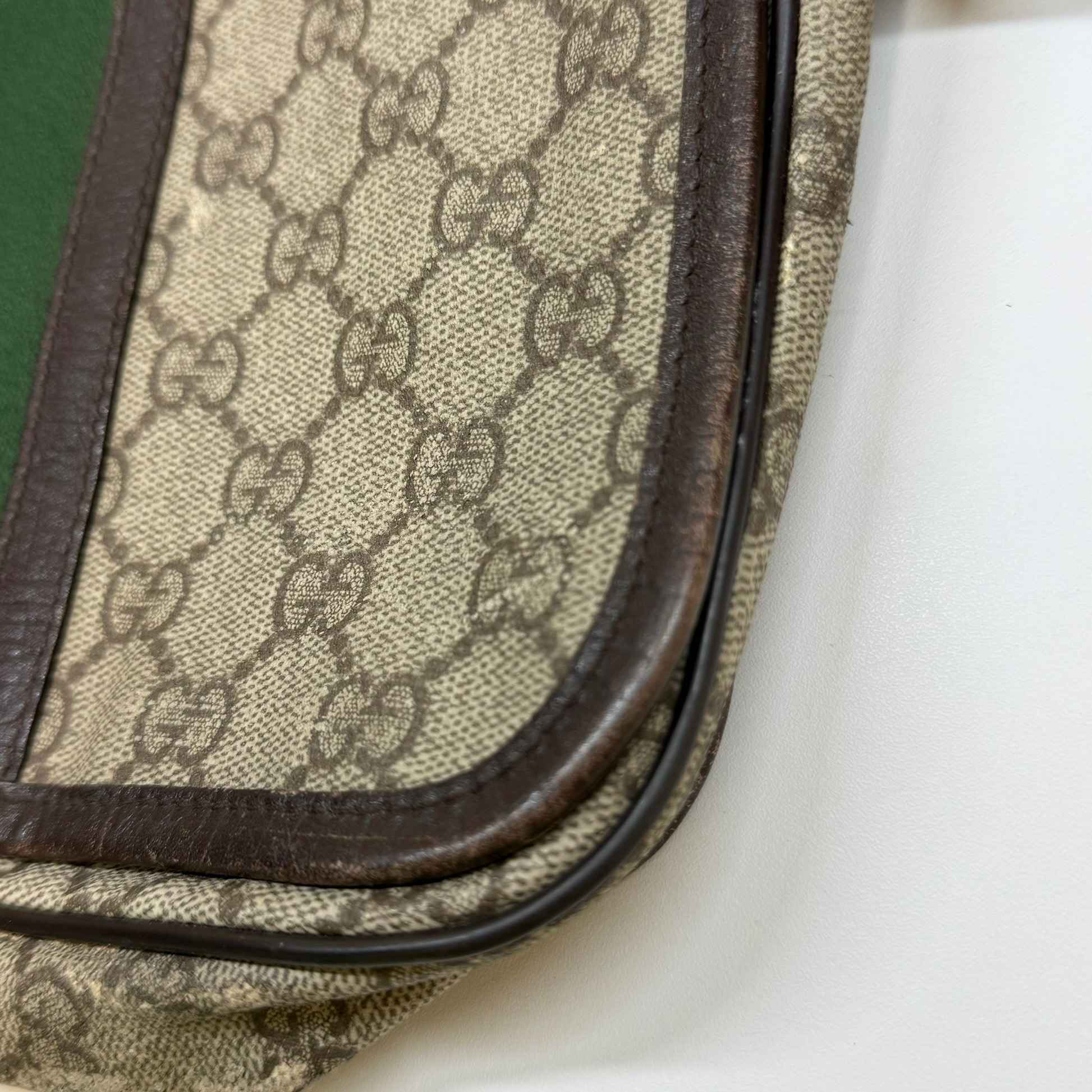 Men's Gg Supreme Messenger Bag Brown