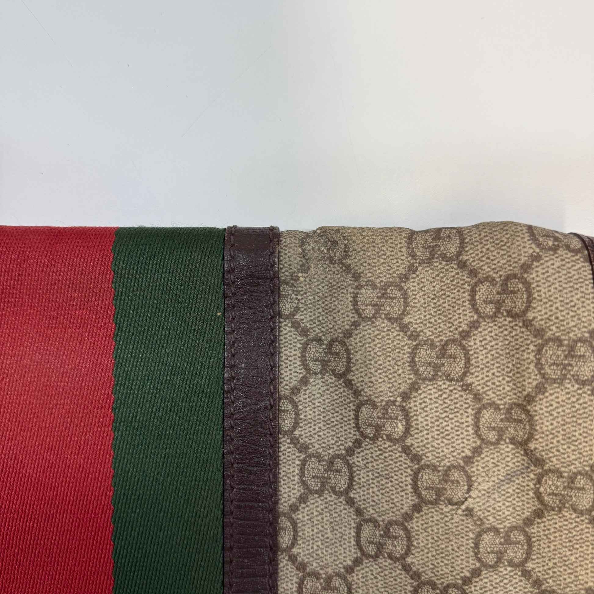 Men's Gg Supreme Messenger Bag Brown