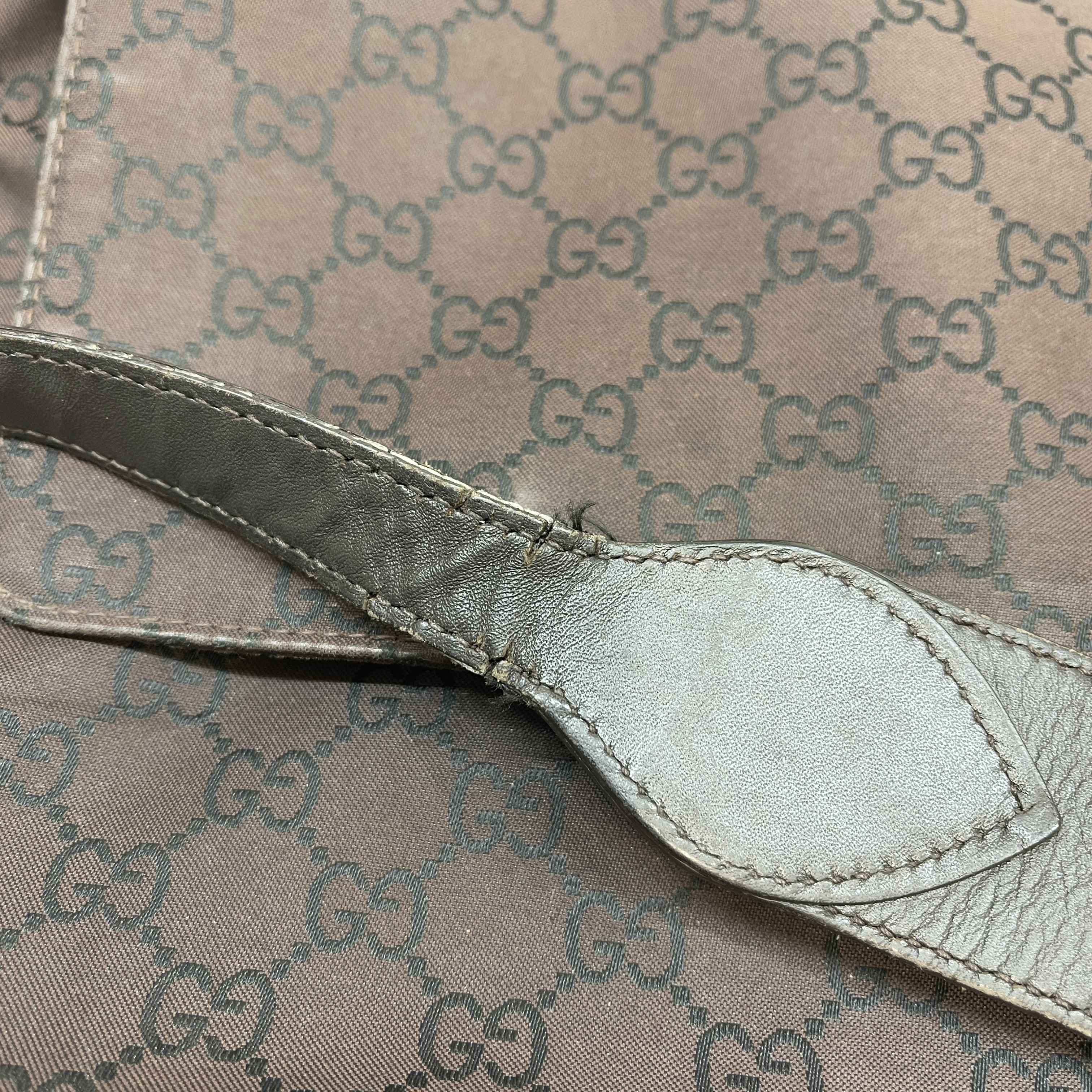 Men's Gg Supreme Messenger Bag Brown
