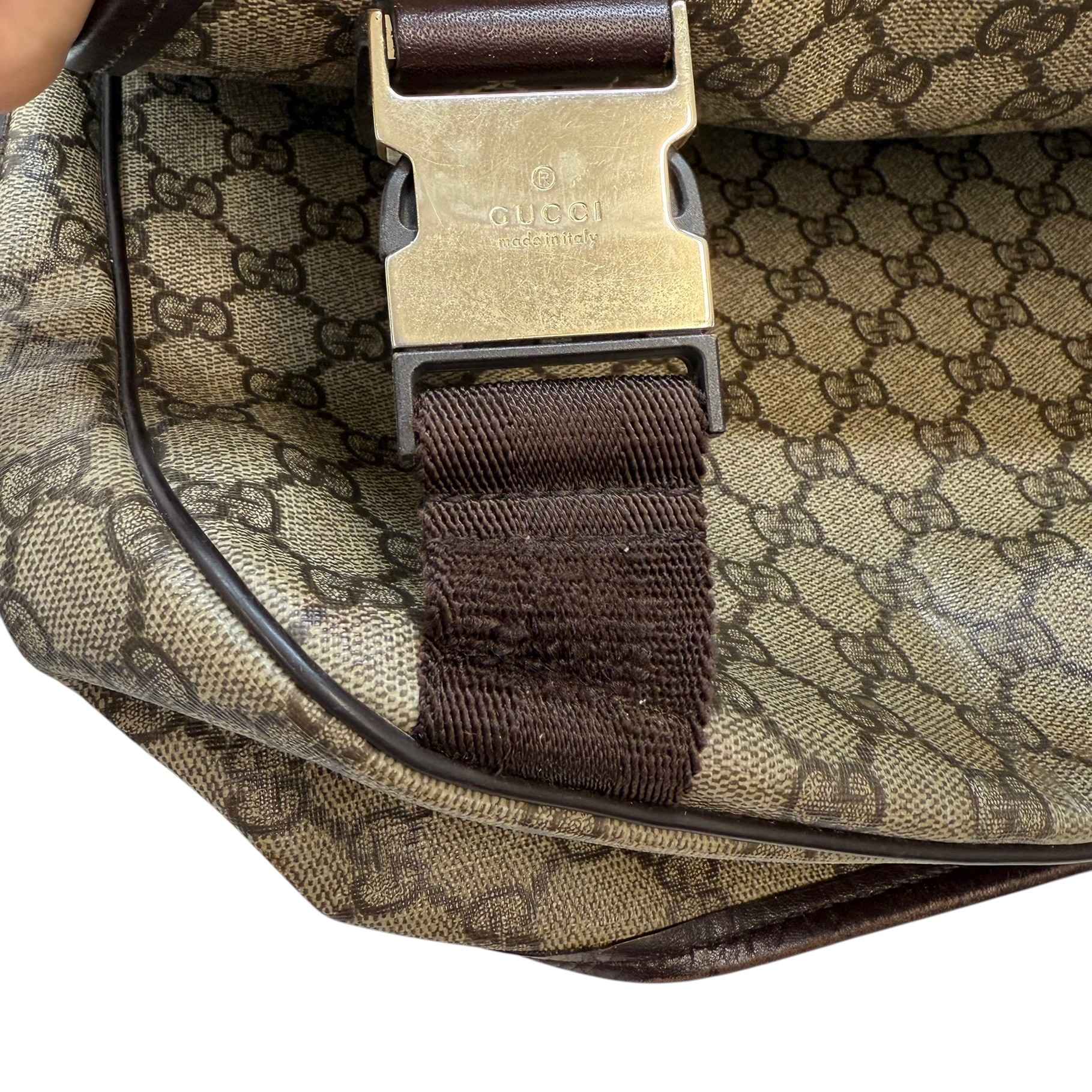 Men's Gg Supreme Messenger Bag Brown