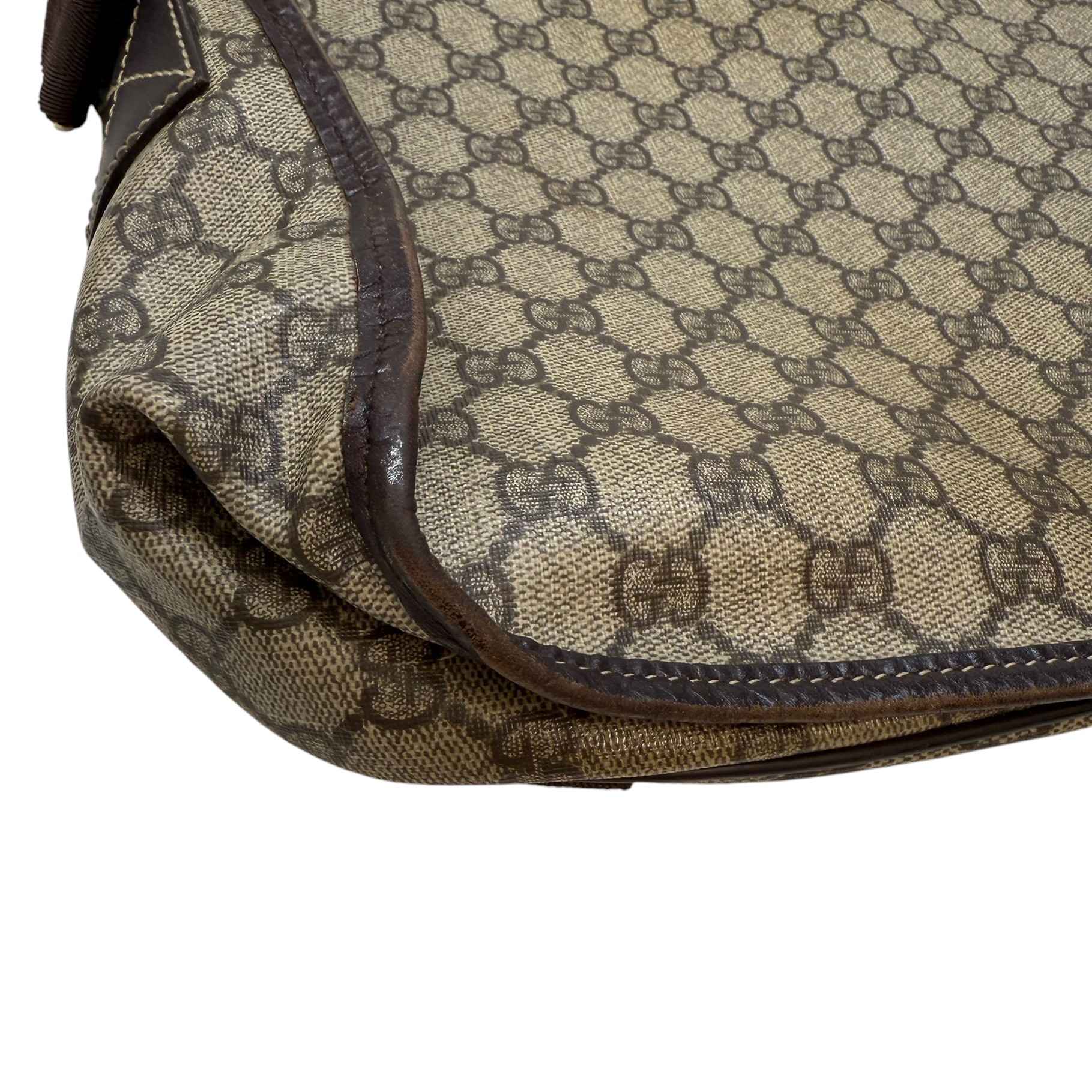 Men's Gg Supreme Messenger Bag Brown
